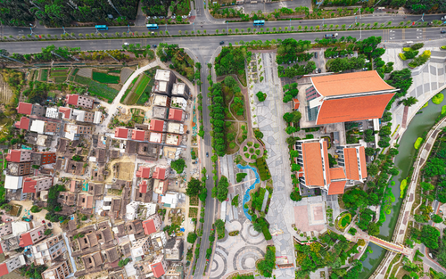 Free A striking aerial view showing urban and green landscapes side by side, highlighting contrast. Stock Photo
