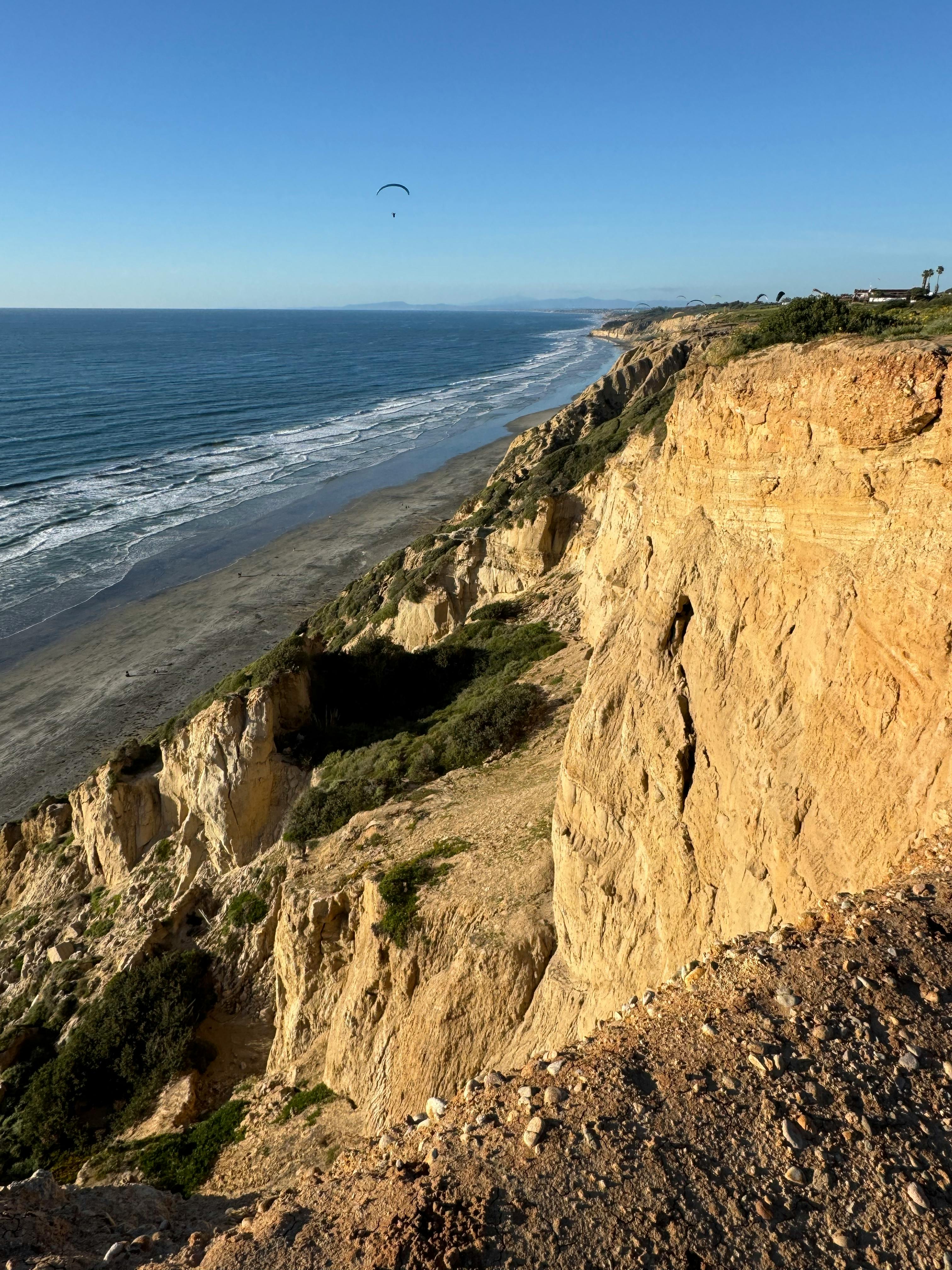 Majestic cliffs overlooking the Pacific Ocean in San Diego, perfect travel destination.