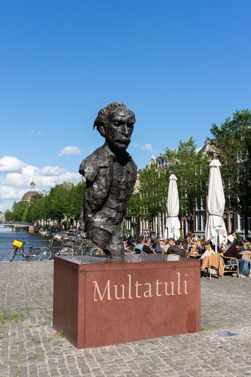 Multatuli Statue Multatuli Statue in Amsterdam by the Canal · Free Stock Photo
