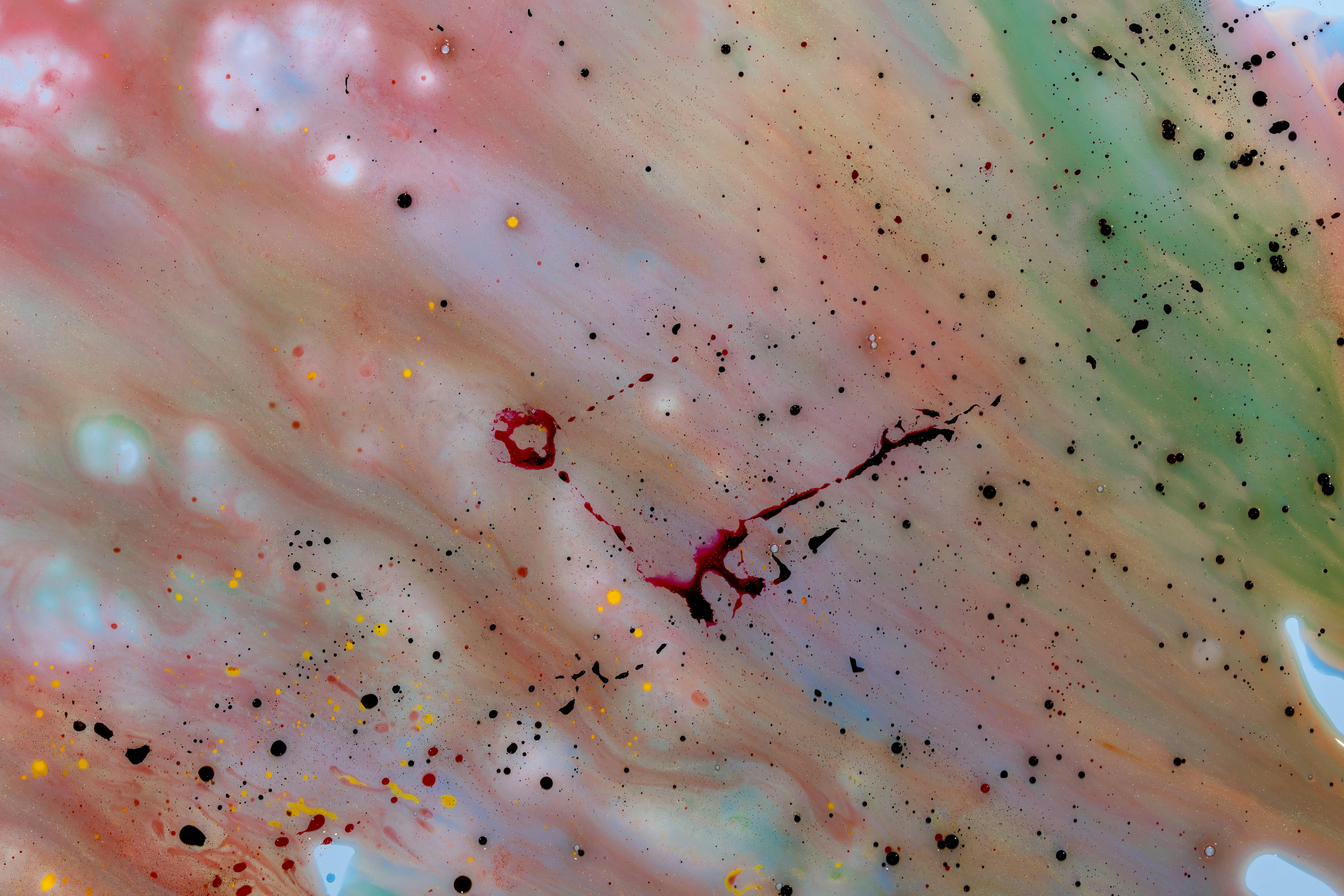 Free Vibrant and colorful abstract liquid art with flowing textures and splattered patterns, perfect for creative design projects. Stock Photo