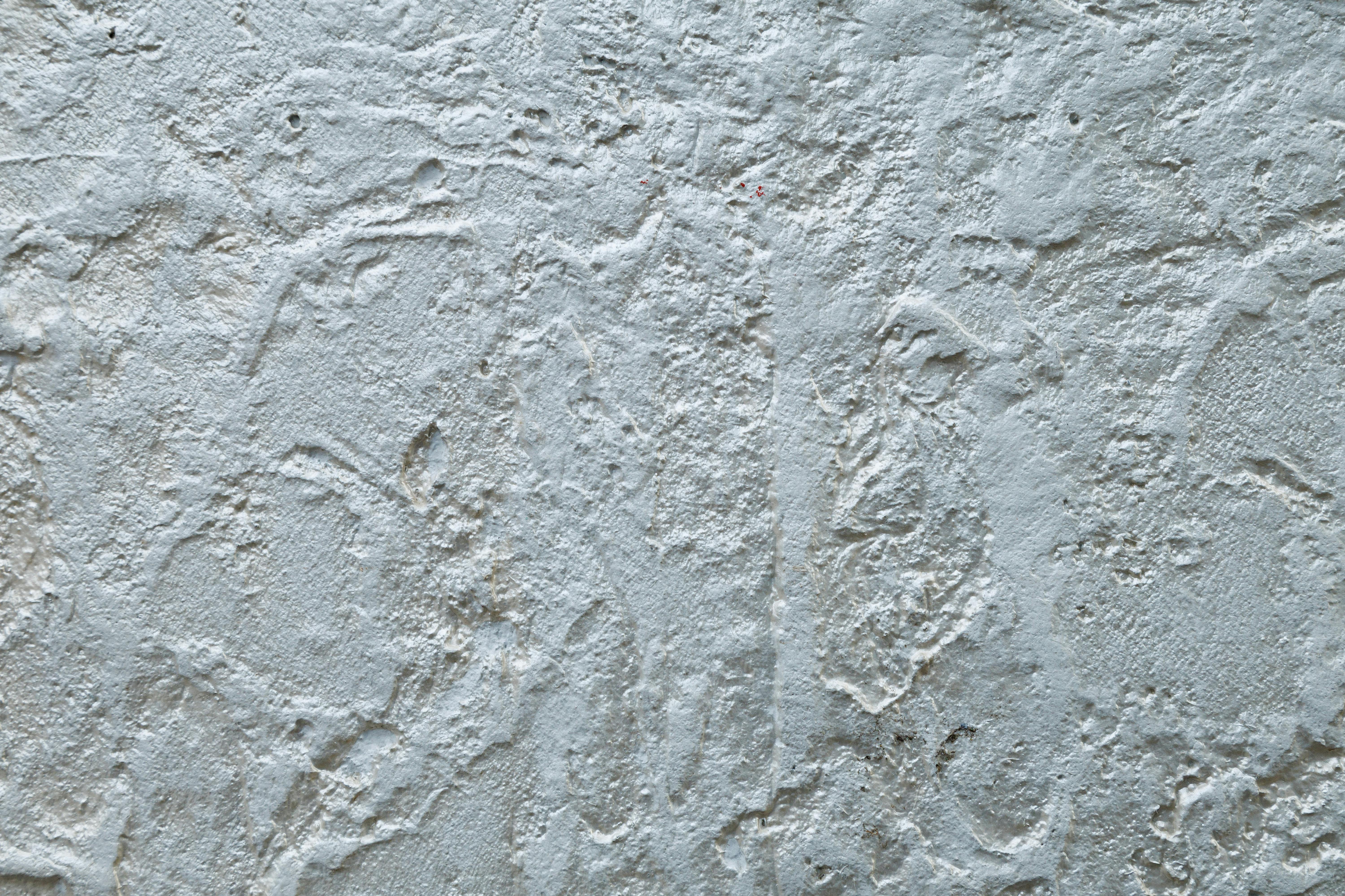 Gratis Vista de cerca de una pared de yeso blanco texturizado, que muestra patrones y texturas naturales. Foto de stock