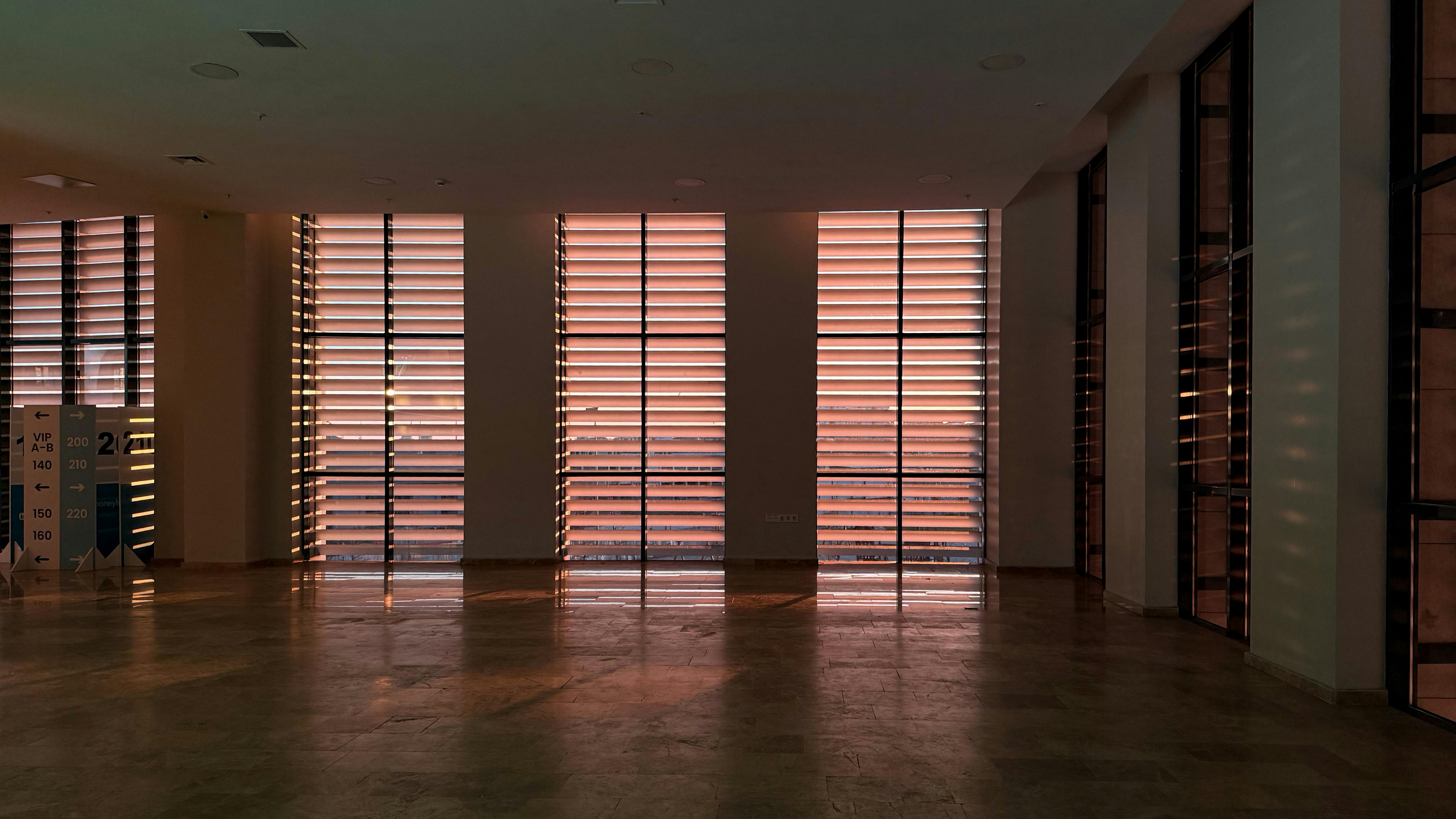 Δωρεάν στοκ φωτογραφιών με αδειο δωματιο, αντανάκλαση δαπέδου, αντανάκλαση ηλιοβασιλέματος Φωτογραφία από στοκ φωτογραφιών