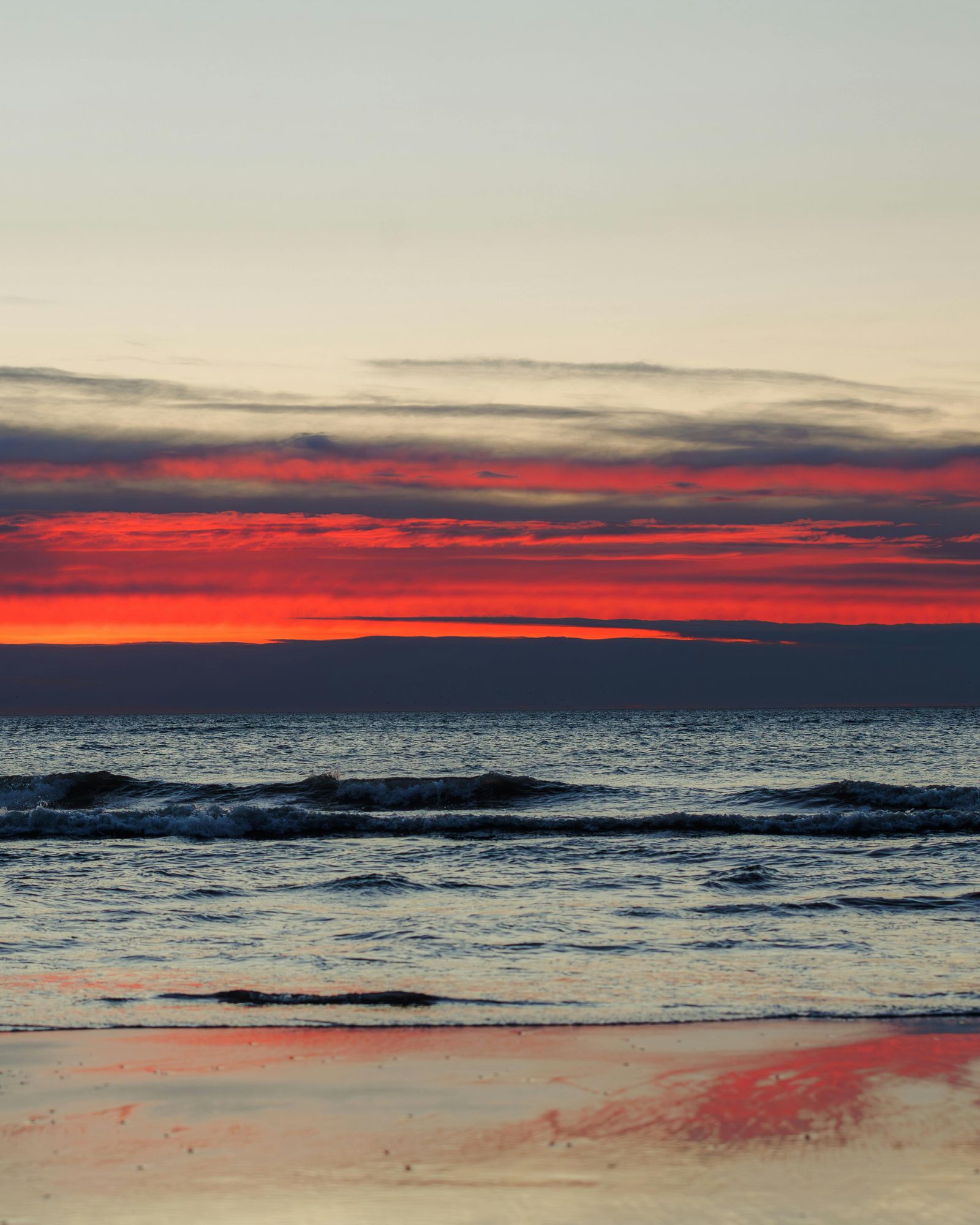 Serene Sunset Over Calm Ocean Waves · Free Stock Photo