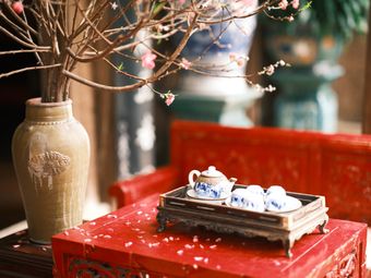 Ceramics & Porcelain