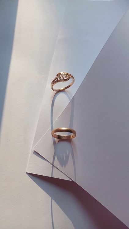 Paper Rings Background Elegant Wedding Rings on Pastel Paper Background · Free Stock Photo