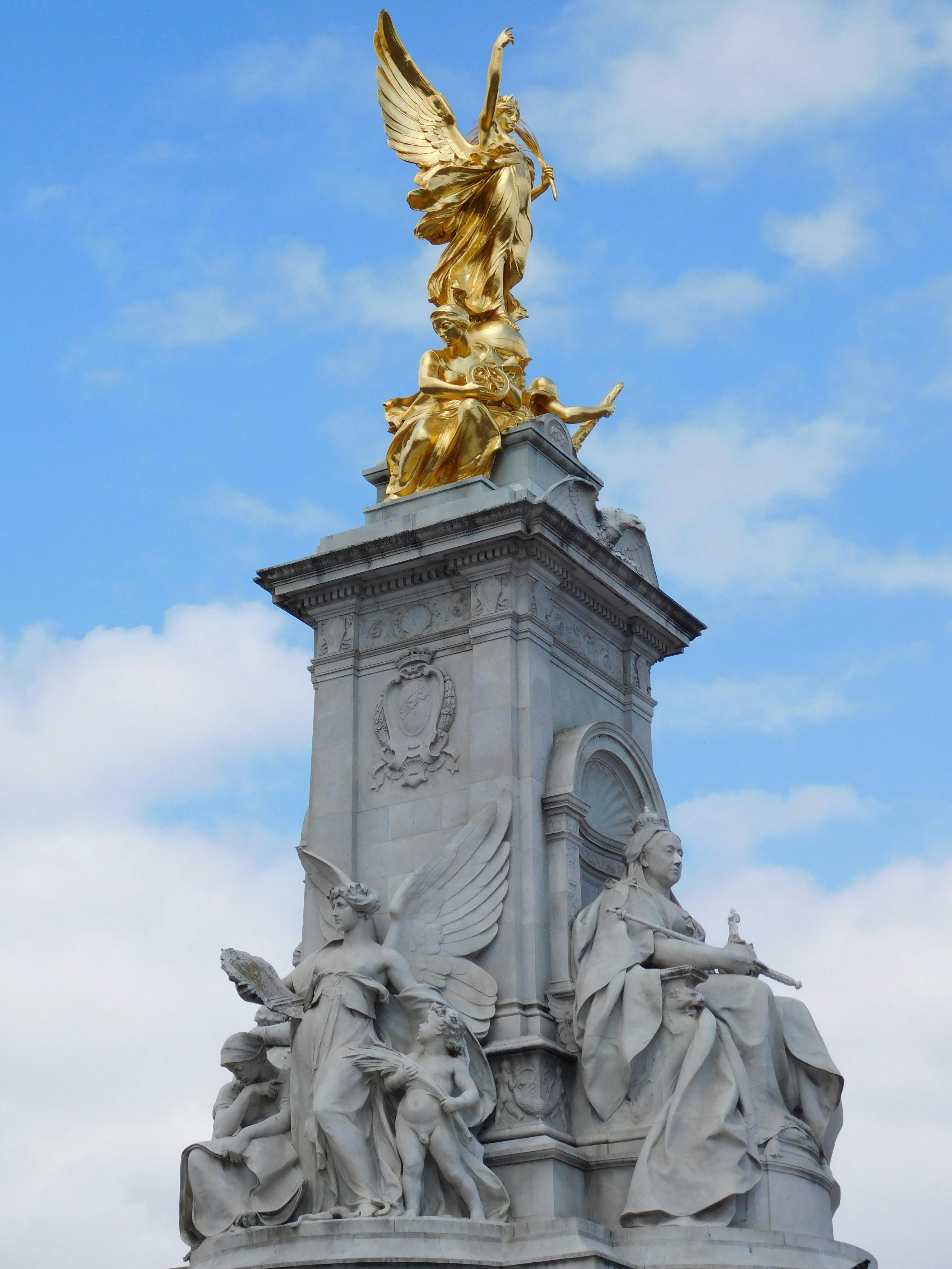 Δωρεάν Κοντινό πλάνο του περίκομψου αναμνηστικού αγάλματος Βικτώριας με χρυσό άγγελο στο Λονδίνο, Αγγλία. Φωτογραφία από στοκ φωτογραφιών