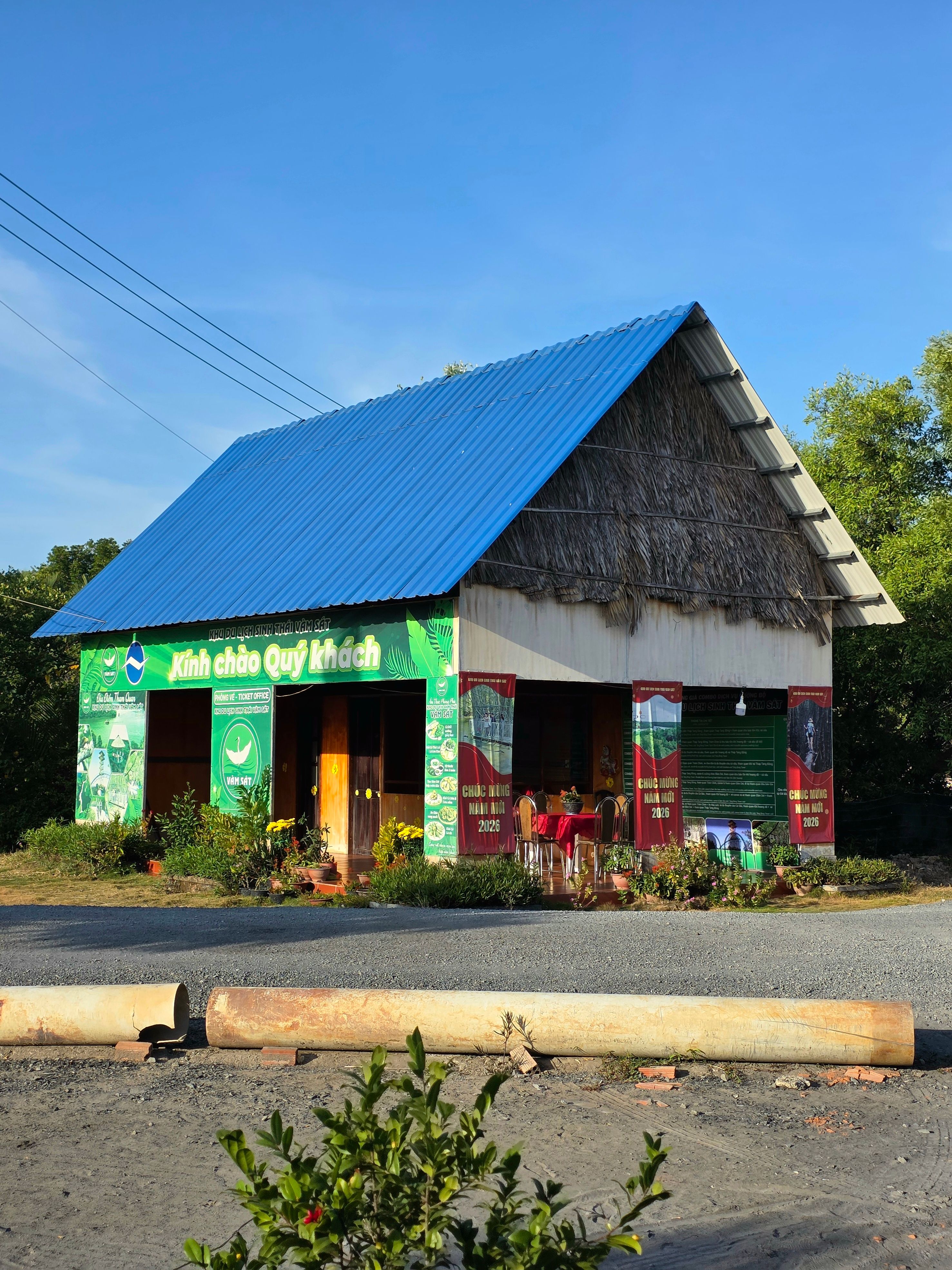 Rustic Roadside Shop with Blue Roof in Countryside · Free Stock Photo