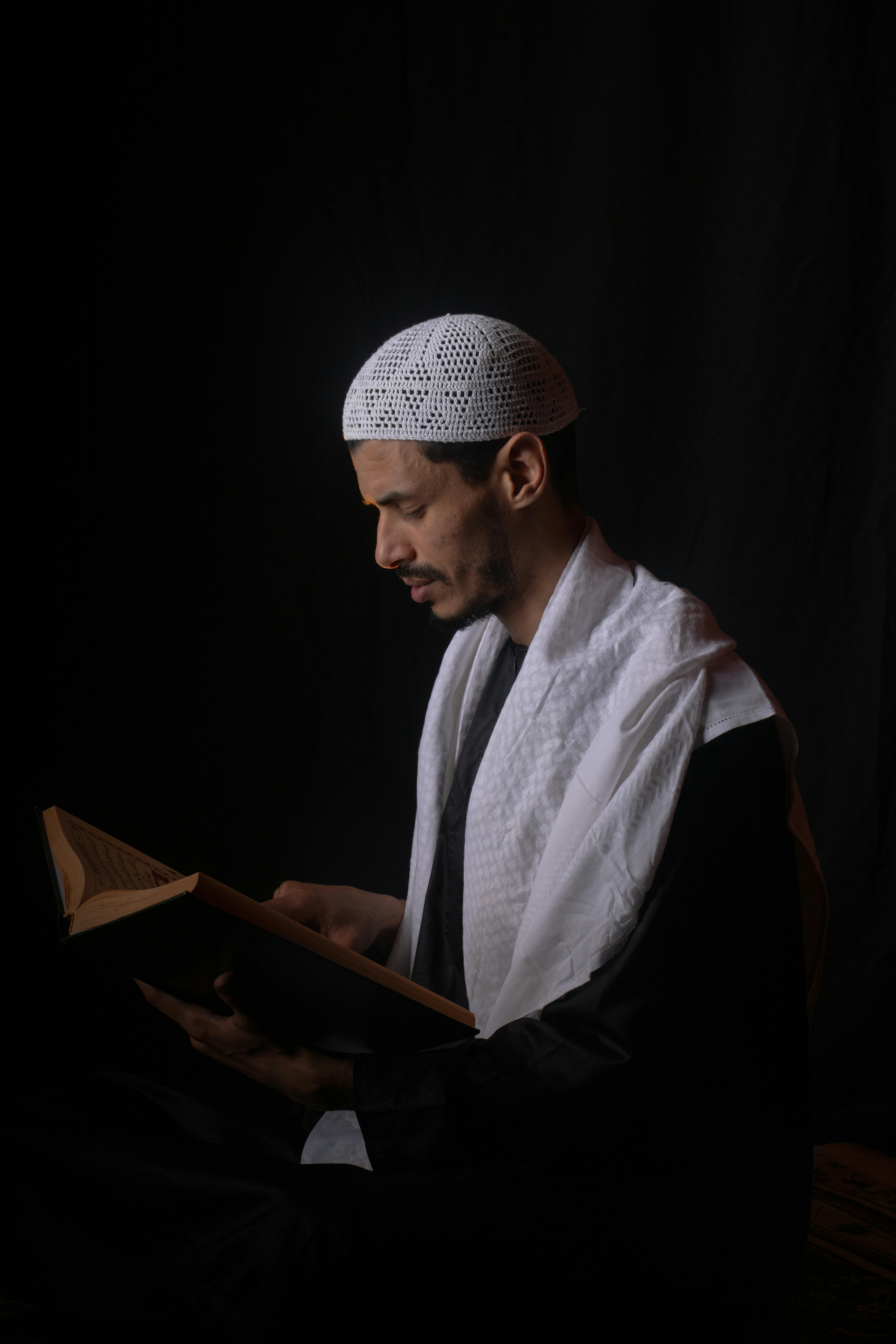 Gratis arkivbilde med andakt, åndelig lesing, åndelig reise Arkivbilde