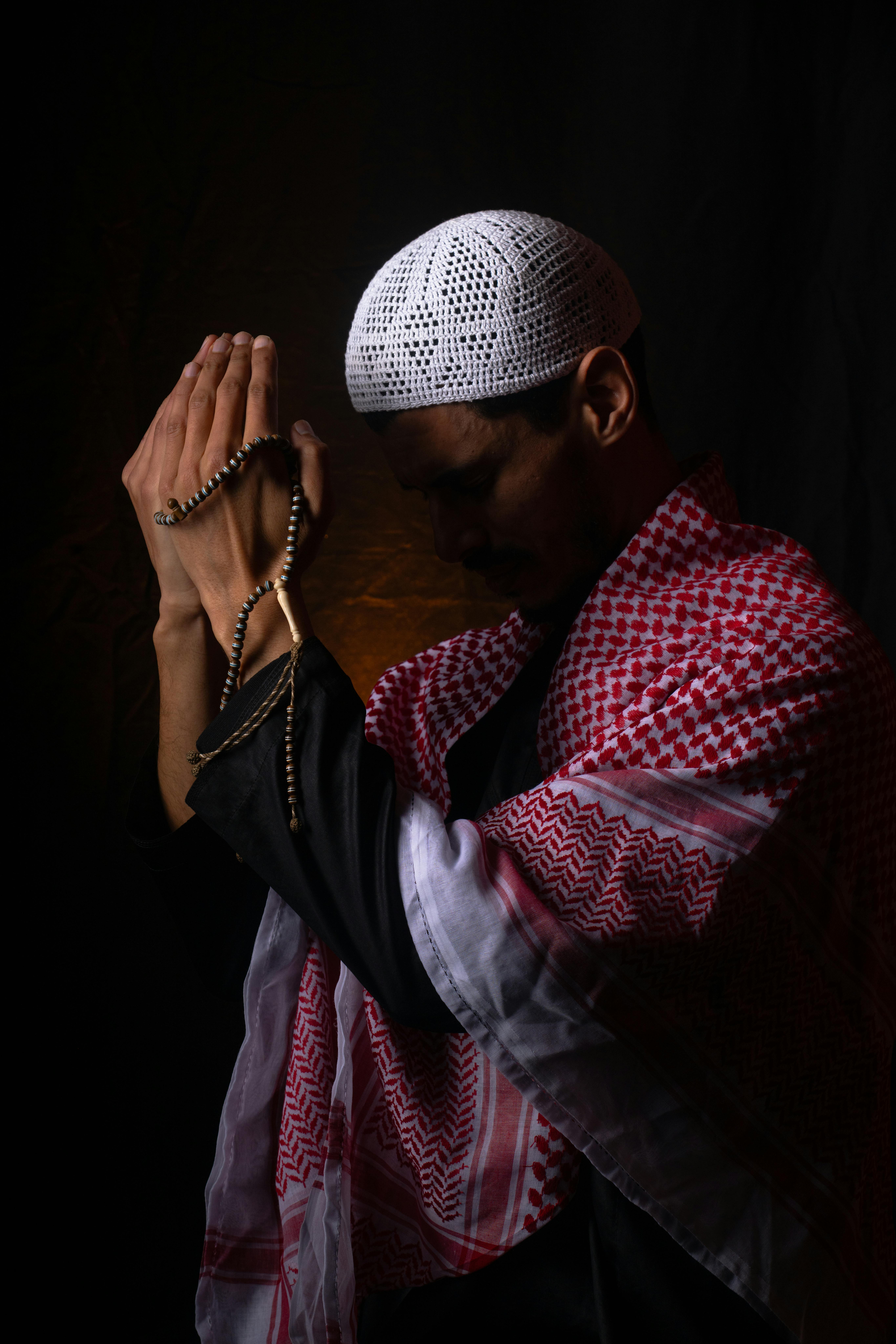 Kostenlos Kostenloses Stock Foto zu anbetung, andachtsmoment, betender mann Stock-Foto