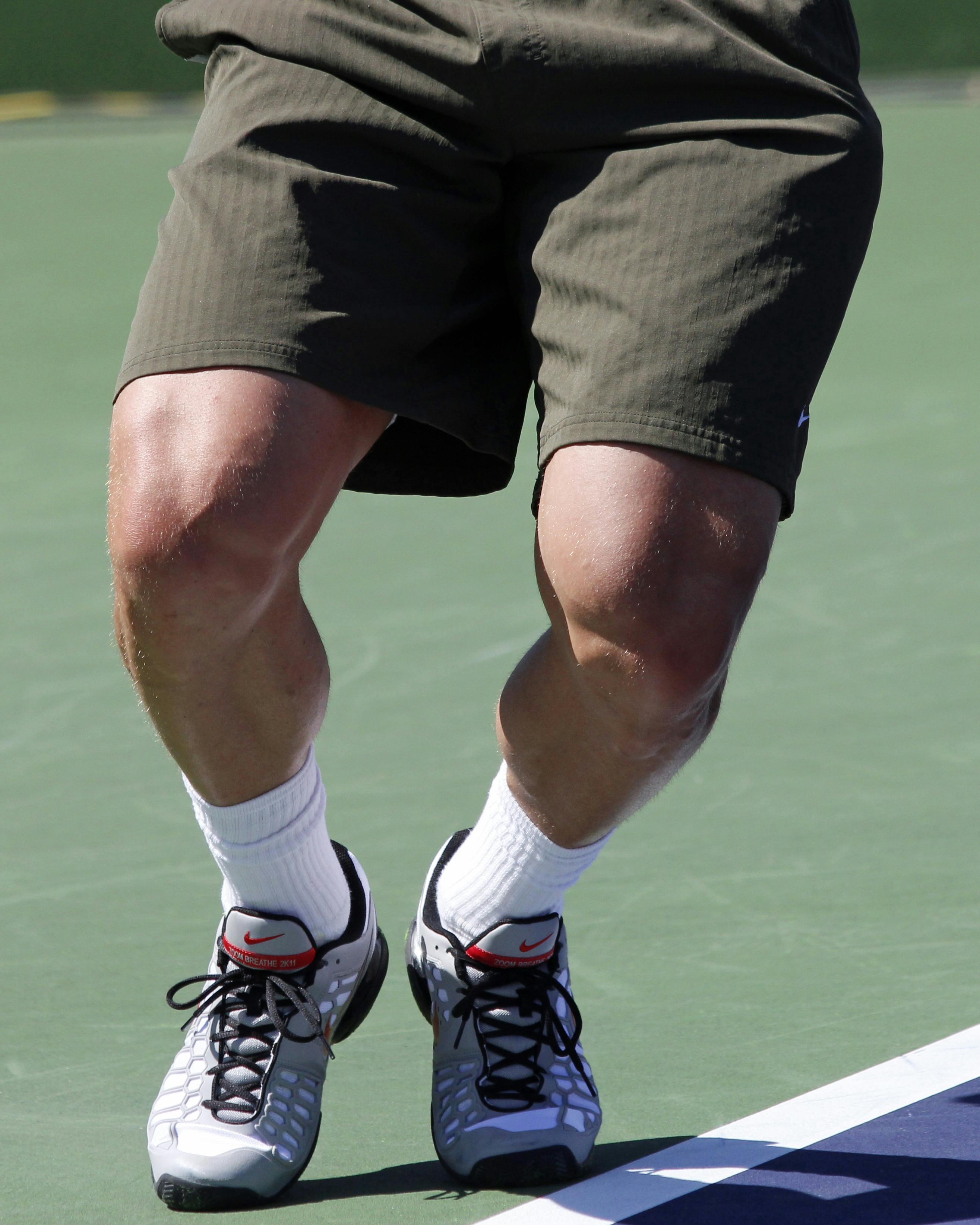 Kostenlos Nahaufnahme eines Tennisspielers in Aktion auf dem Tennisplatz von Indian Wells. Stock-Foto