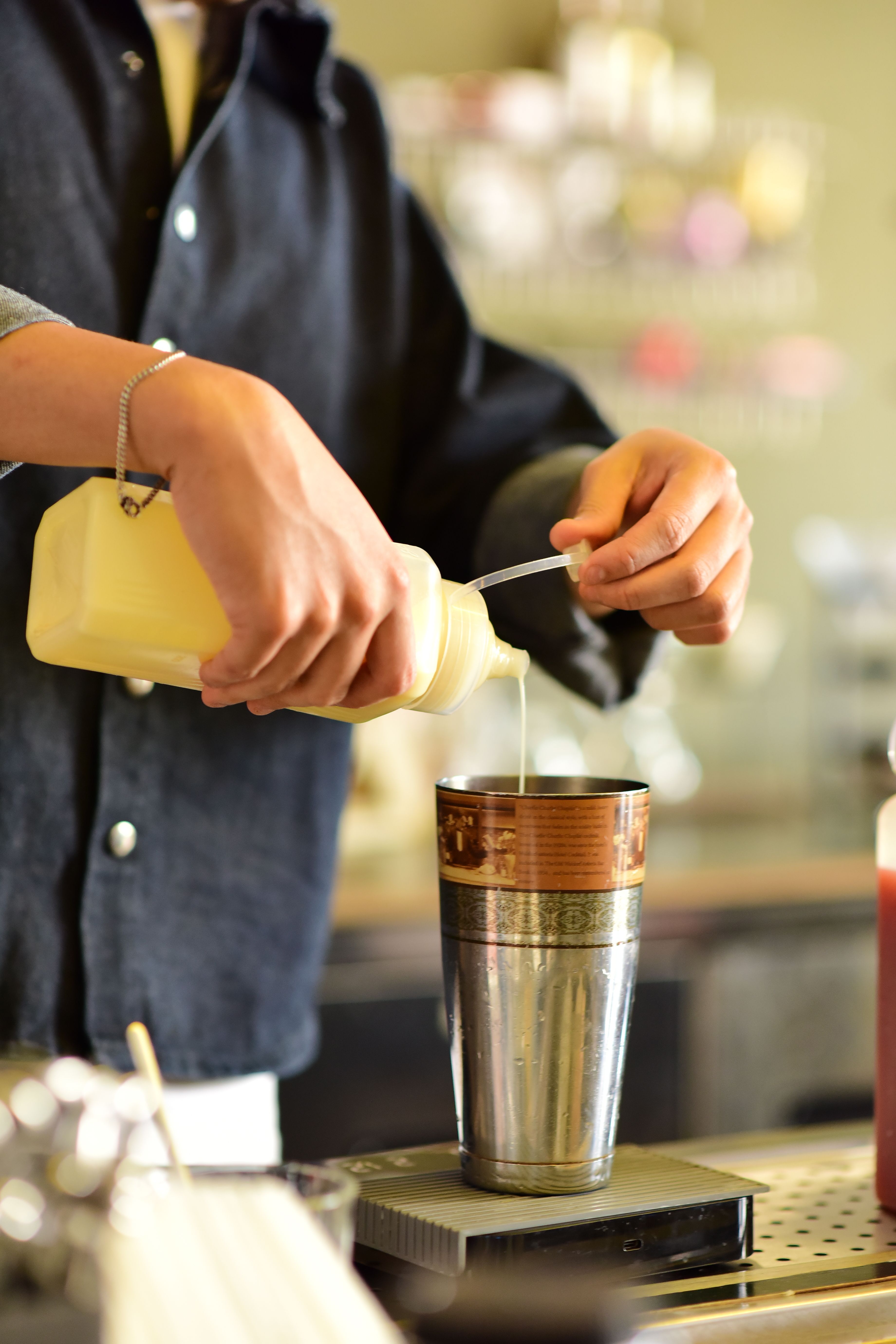 Bartender Crafting a Cocktail with Precision · Free Stock Photo