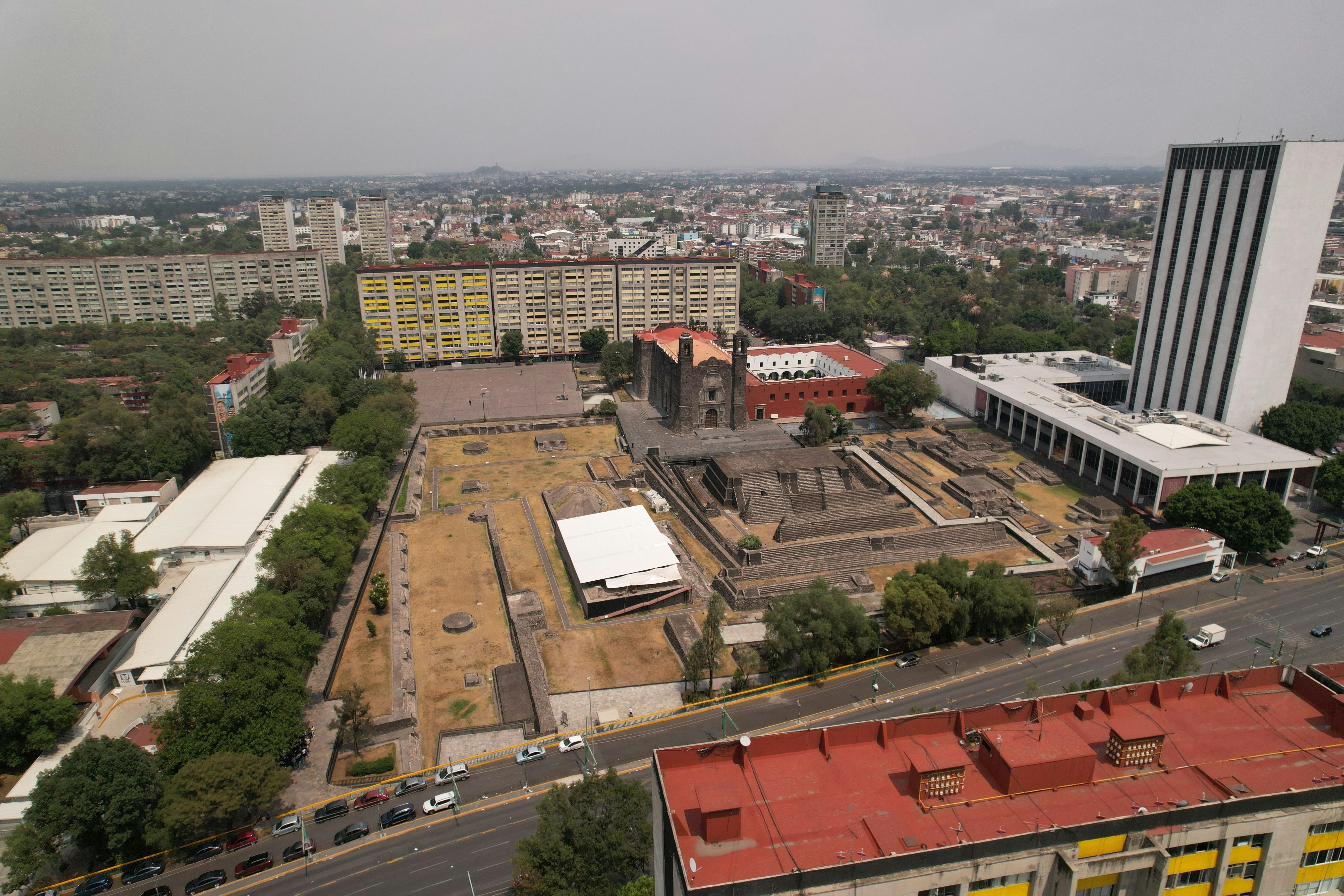 Δωρεάν Εναέρια άποψη του αρχαιολογικού χώρου Tlatelolco και του περιβάλλοντος τοπίου στο Ciudad de México, Μεξικό. Φωτογραφία από στοκ φωτογραφιών