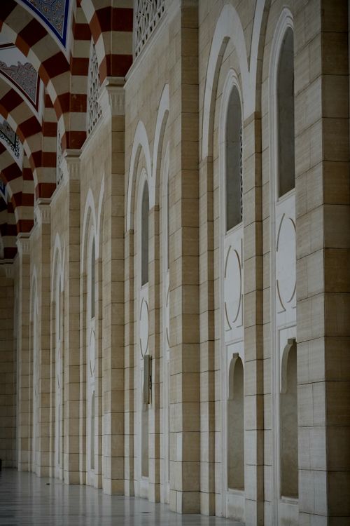 Free Detailed view of Ottoman-style arches and columns in İstanbul, Türkiye, showcasing elegant architecture. Stock Photo
