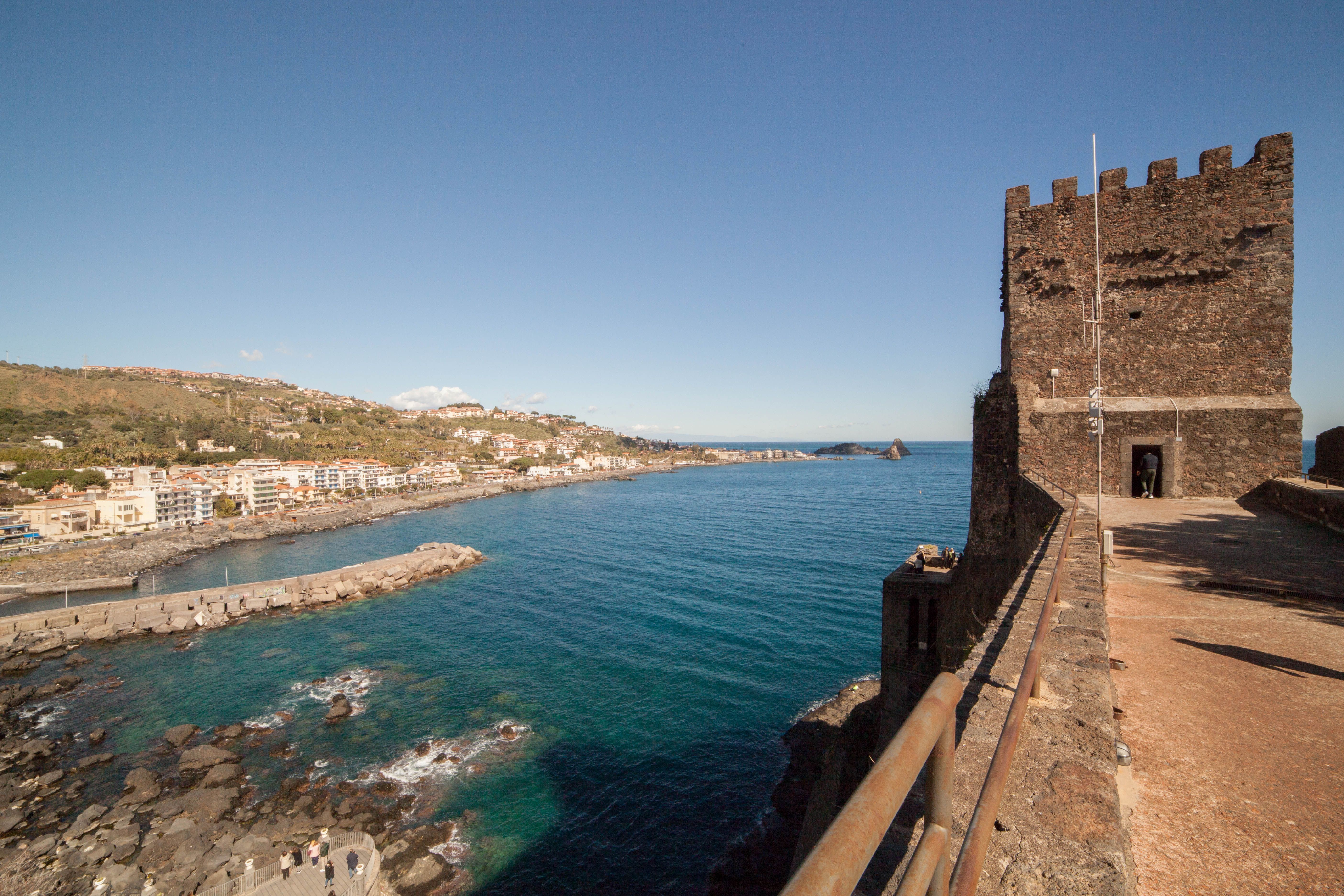 Costa di Aci Castello vicino Catania