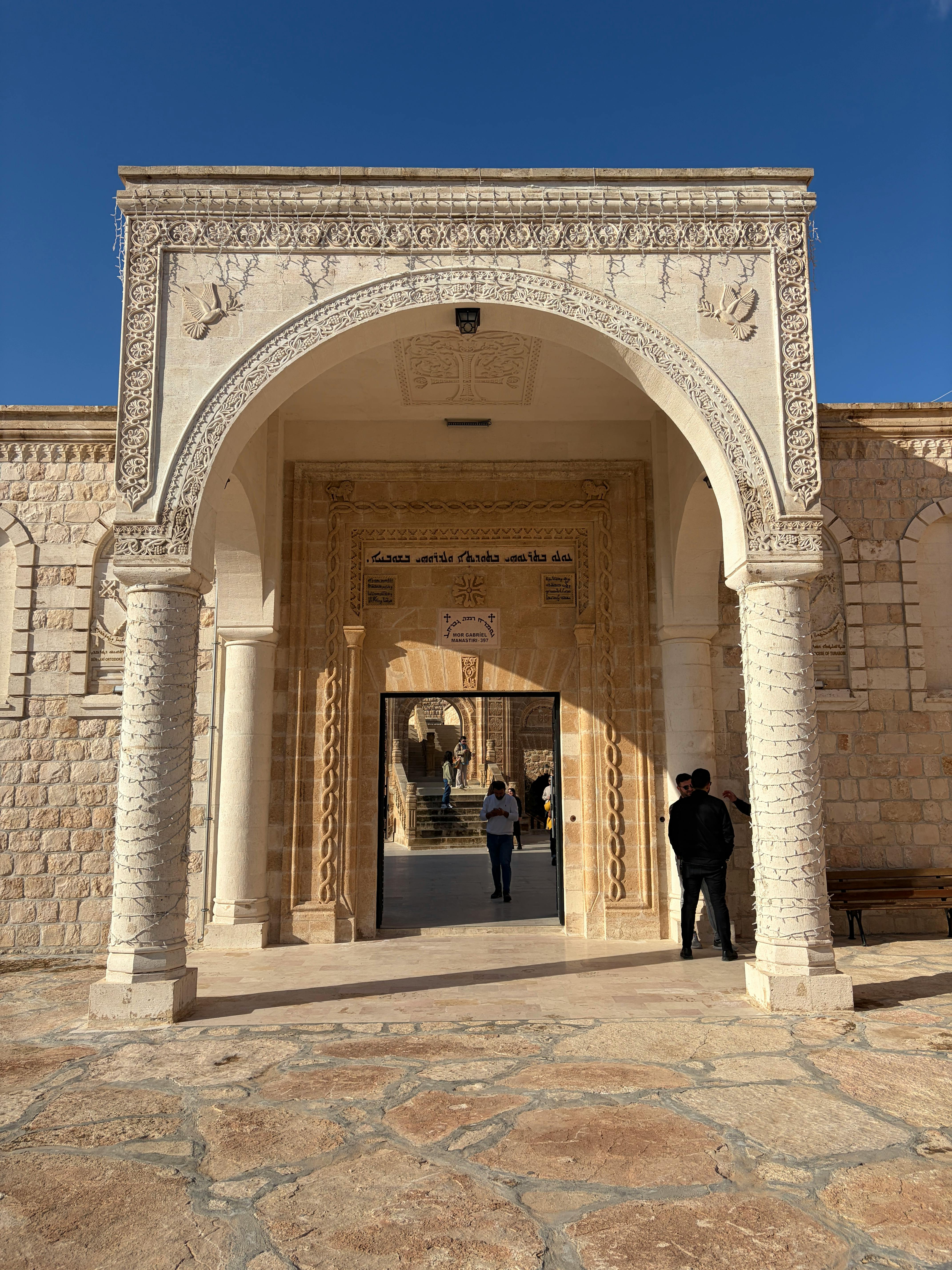 Kostenlos Wunderschöne Steinarchitektur mit kunstvollen Schnitzereien in historischer Umgebung in Mardin, Türkei. Stock-Foto