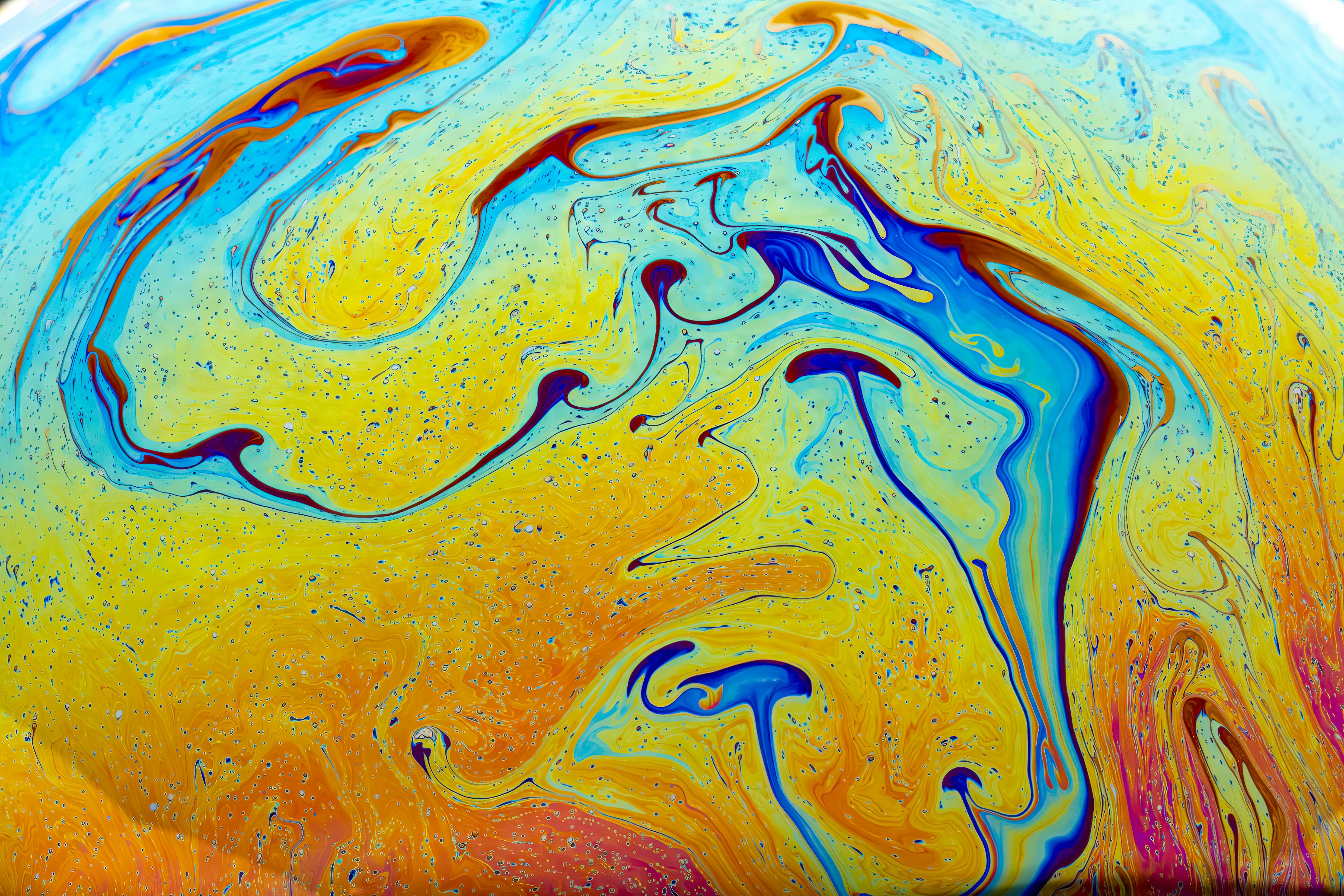 Gratis Et levende abstrakt mønster med virvlende farger skaper et flytende, psykedelisk design. Arkivbilde