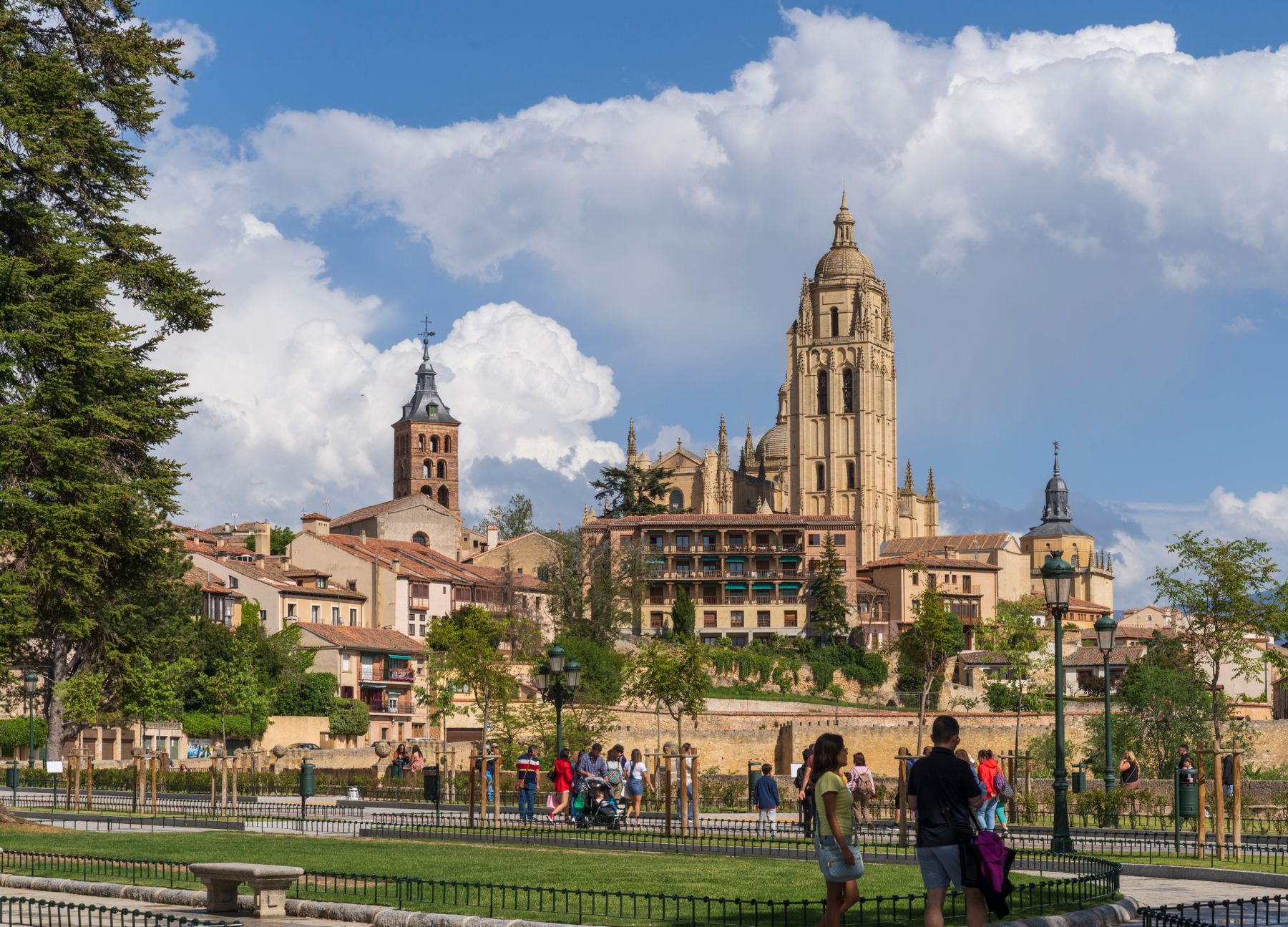 Reaching Segovia from Madrid, Valladolid and the Airports