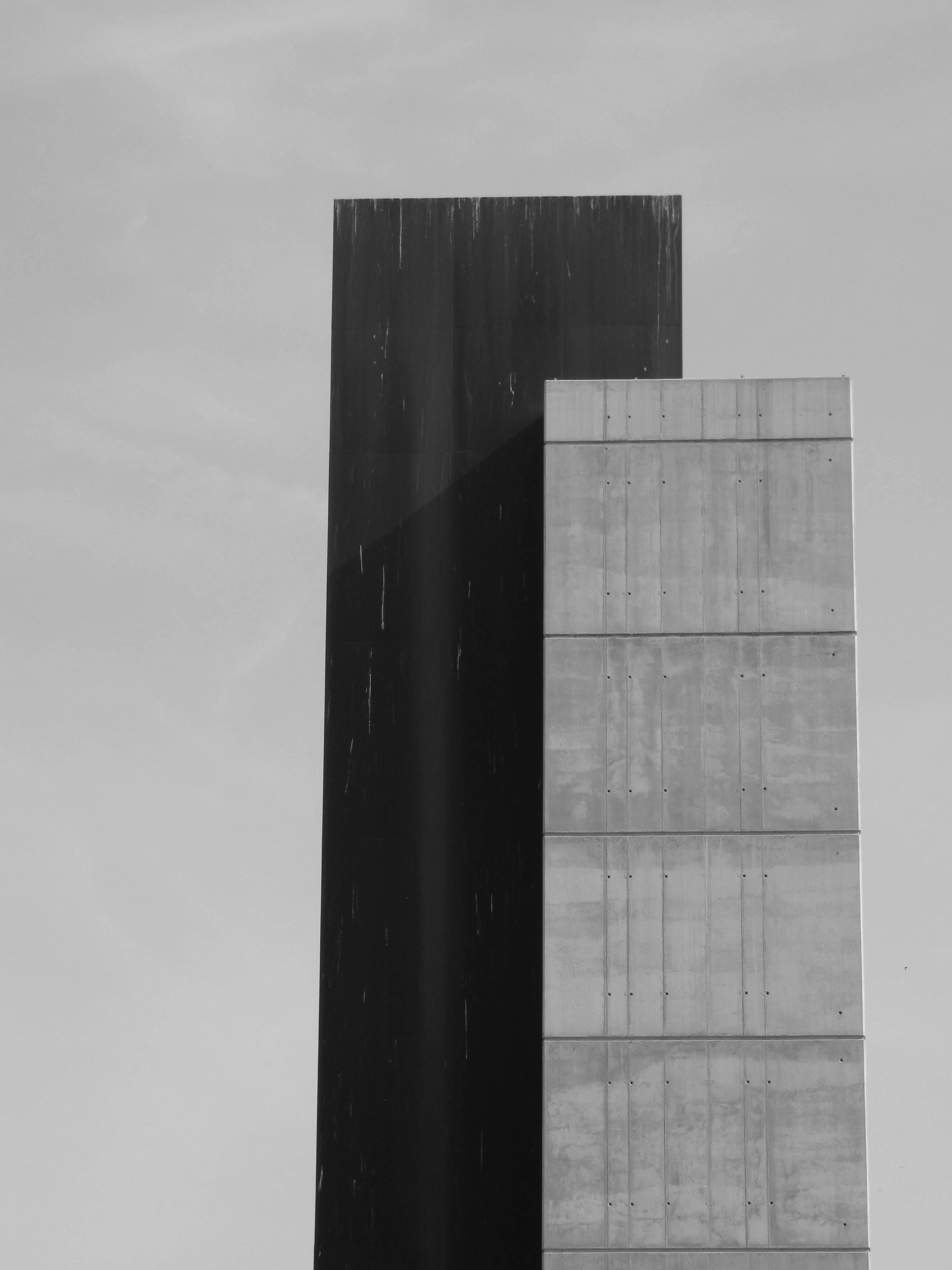 Gratuit Vedere abstractă a arhitecturii moderne cu forme geometrice într-o paletă monocromă. Fotografie de stoc