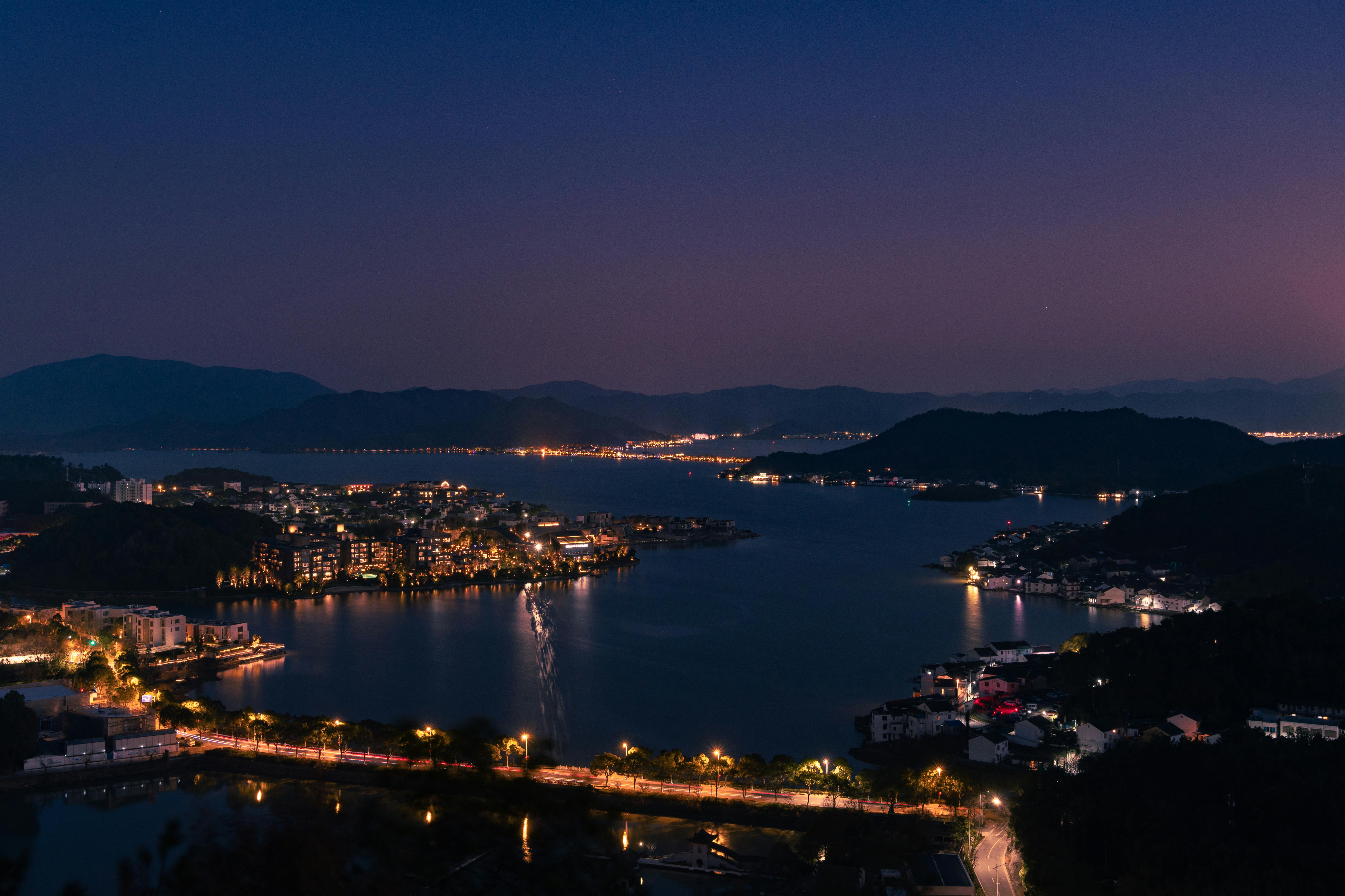 Stunning Twilight Cityscape Overlooking a Lake