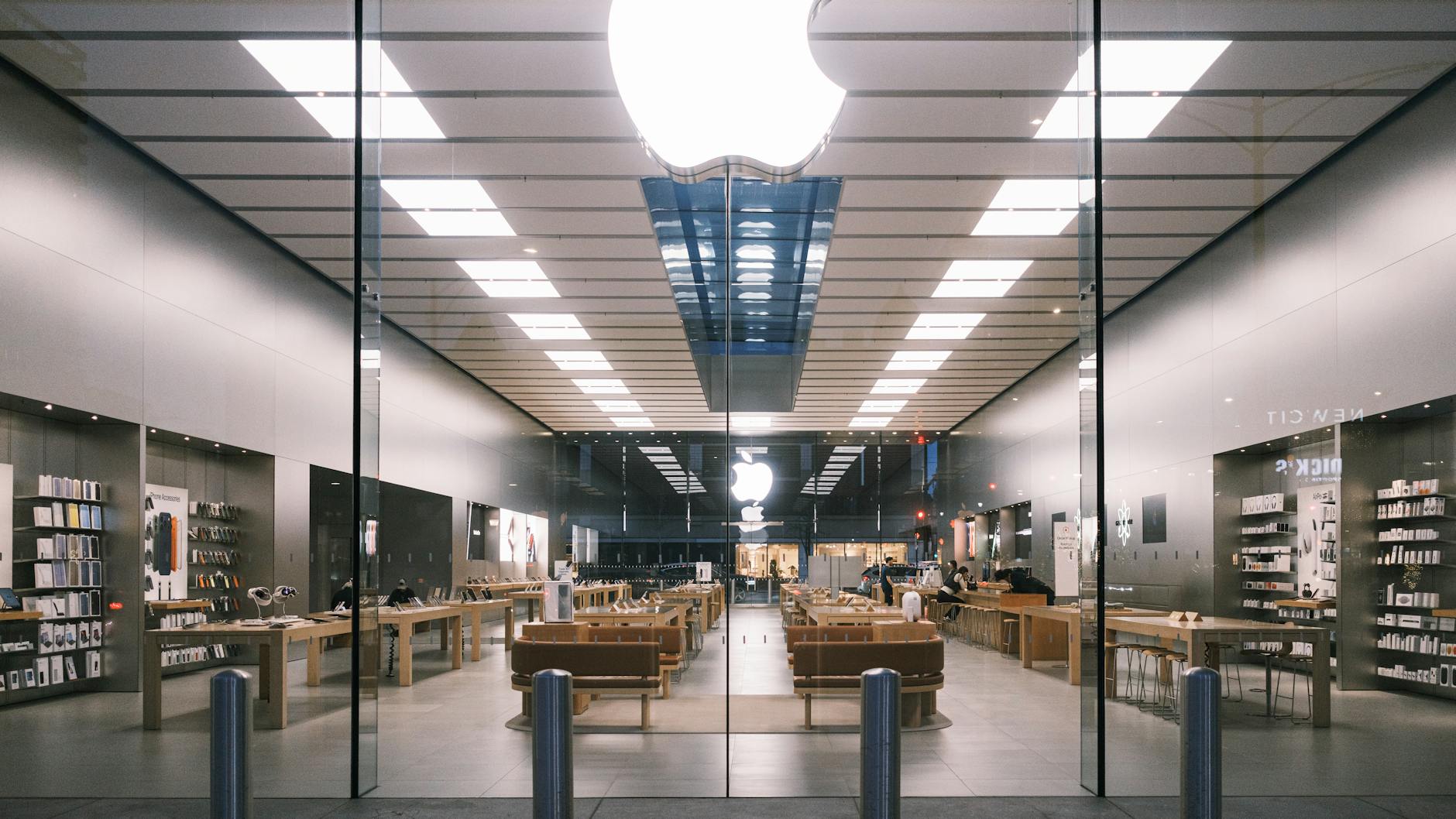 面容即密碼:零售業面部識別技術的 2026 重大跨越與我們的身分戰爭 面容即密碼:零售業面部識別技術的 2026 重大跨越與我們的身分戰爭