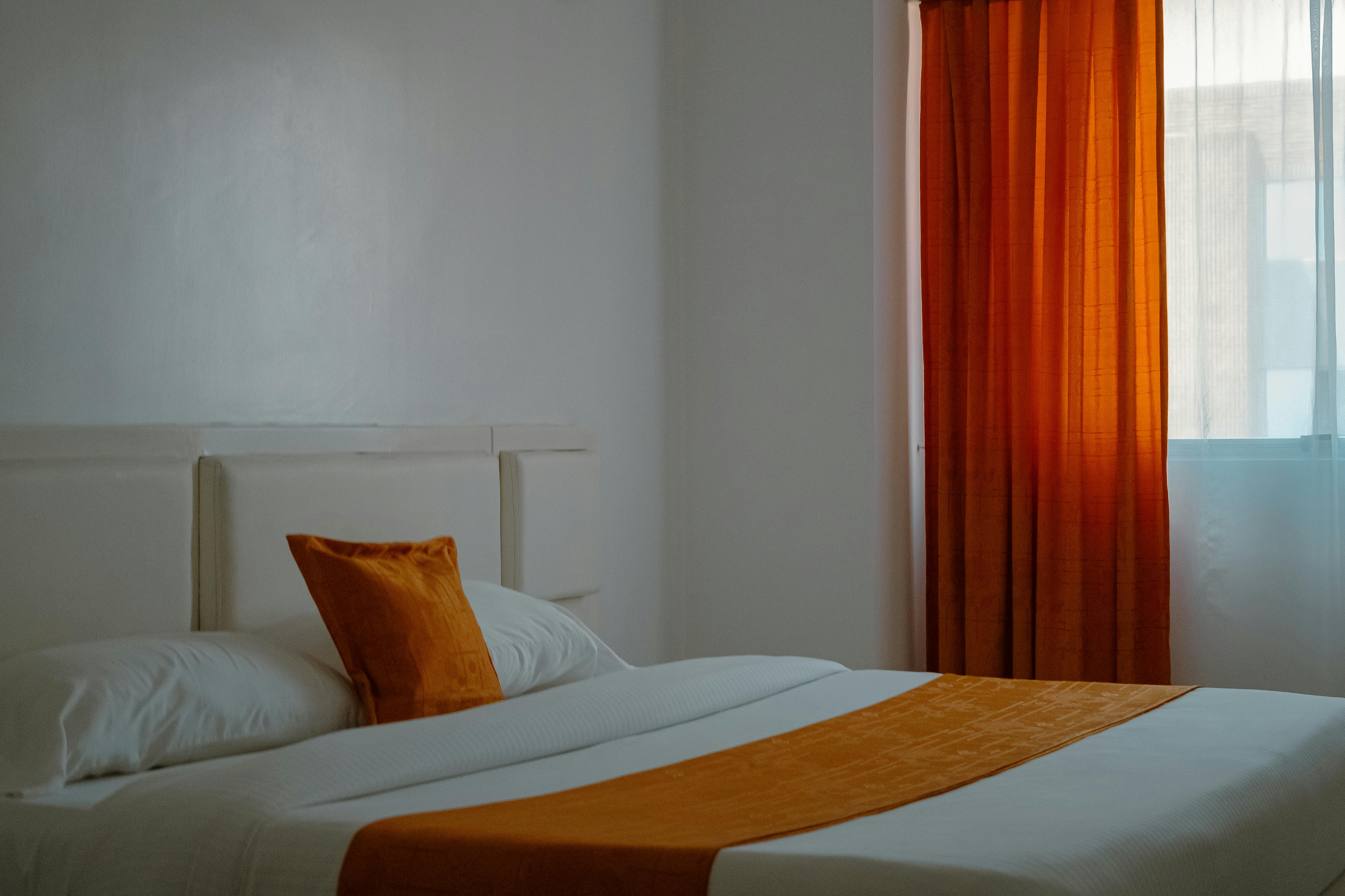 Marriott Projects Weak Room Revenue Growth On Sluggish US Budget Travel Demand — Photo by Leonell Mendoza on Pexels