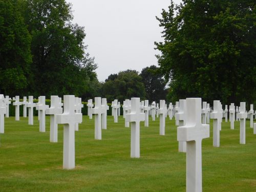 Free Serene view of white crosses in a lush green cemetery field in Cambridge, England. Stock Photo