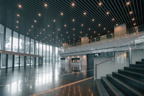 Free Spacious modern interior of a luxurious corporate building in Varanasi, India, with sleek design and ample natural light. Stock Photo