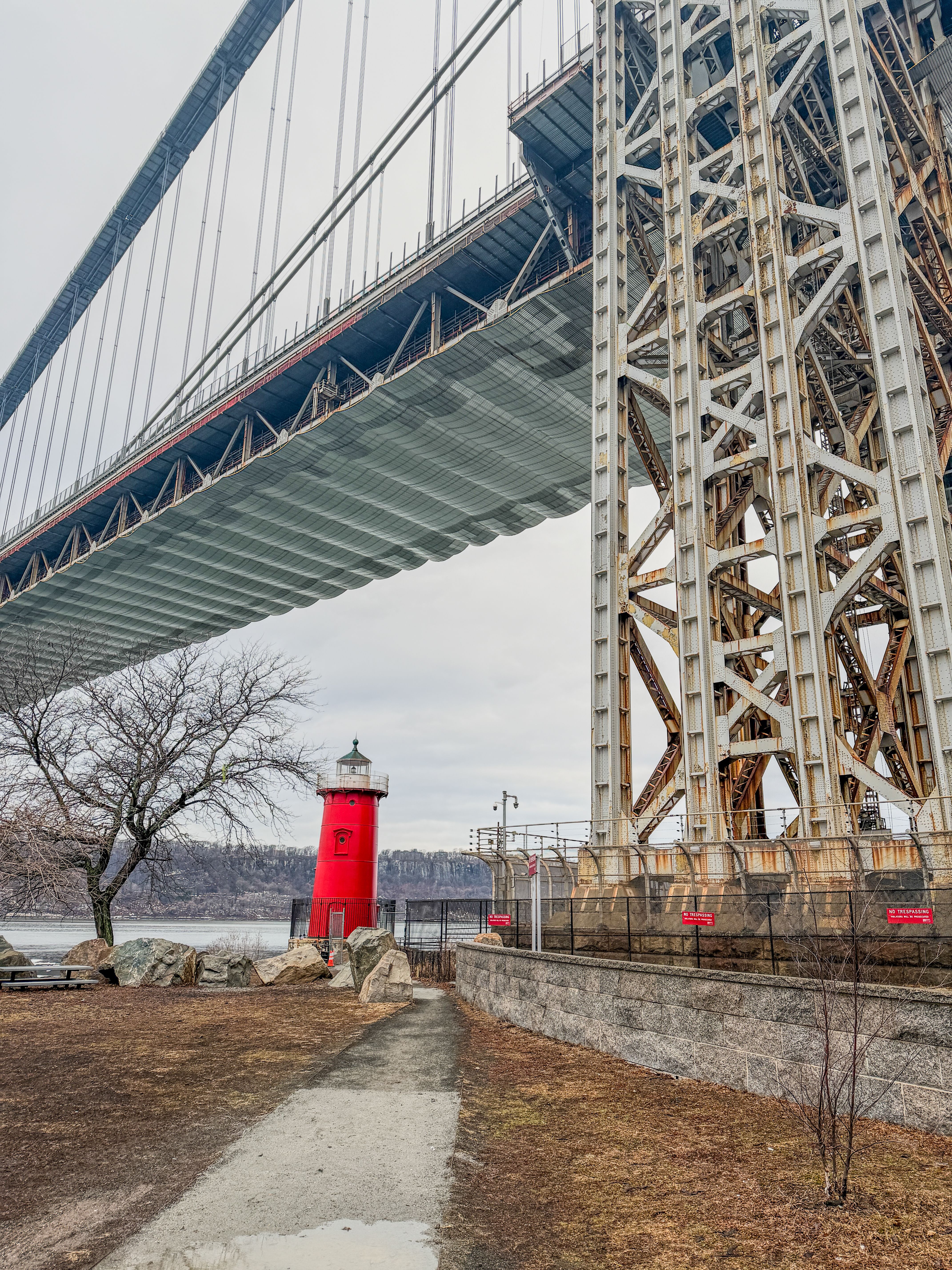 George Washington Bridge and Little Red Lighthouse · Free Stock Photo