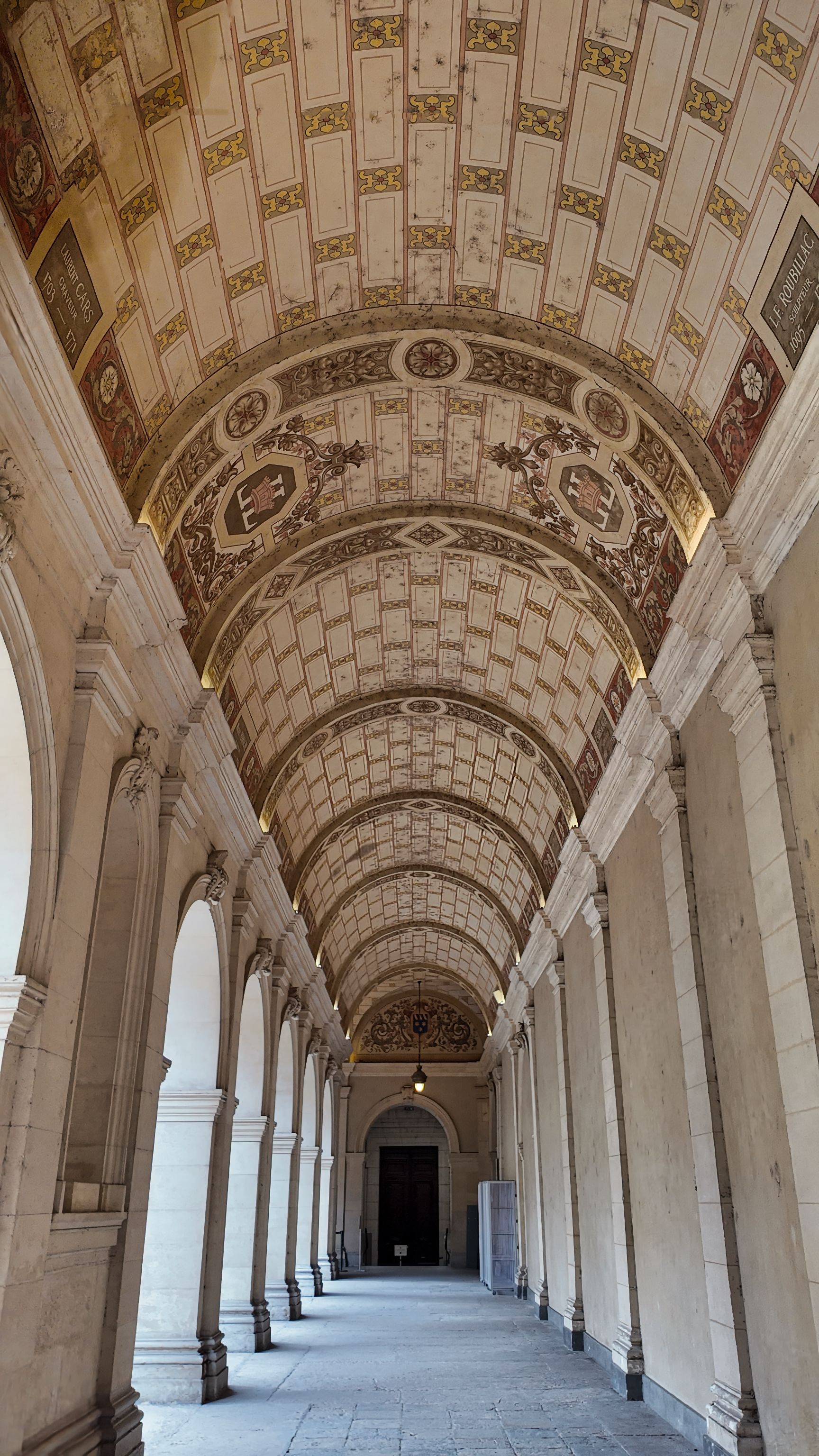 Vaulted, coffered gallery arcade — photo by Hub JACQU on Pexels