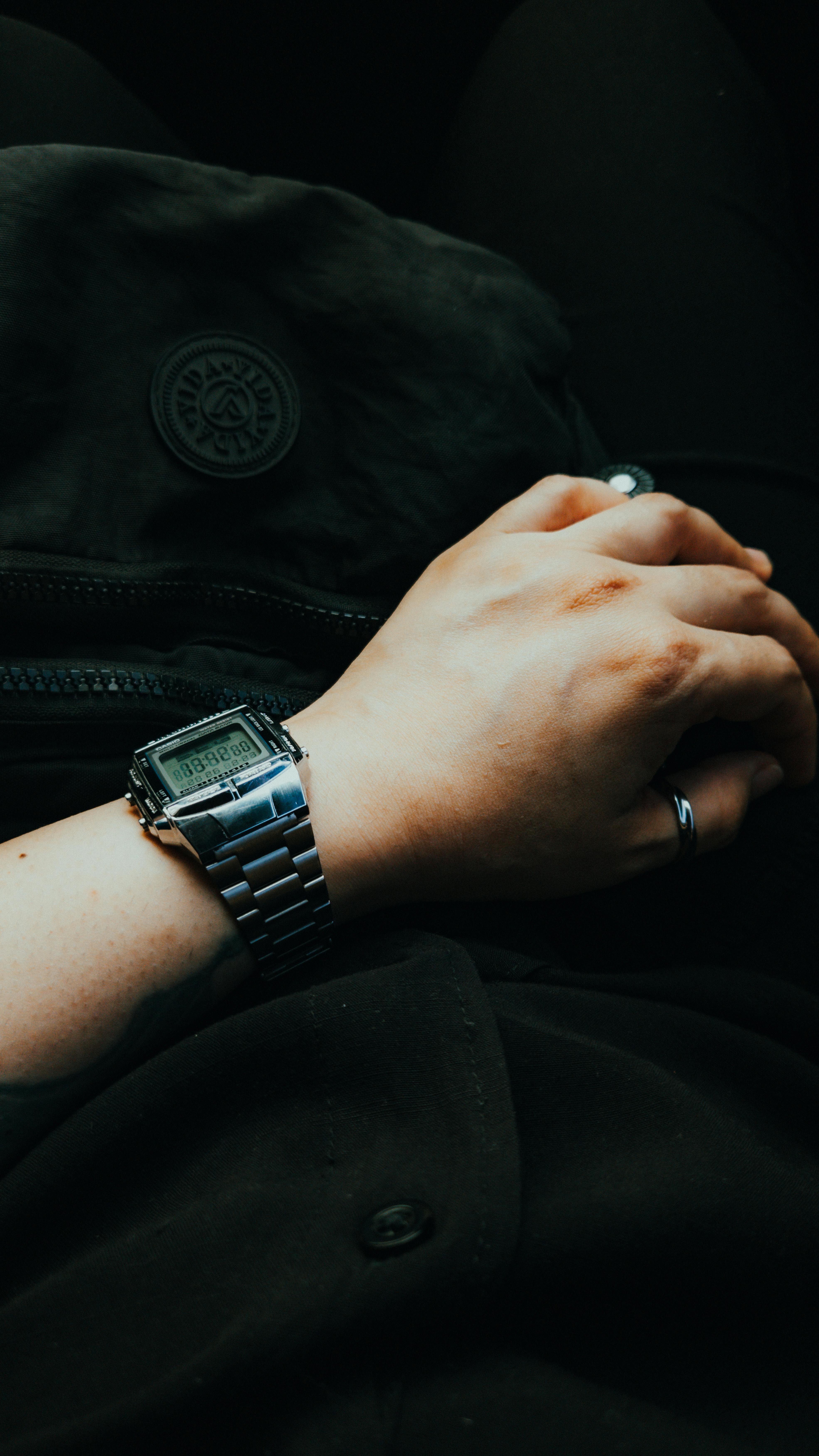 Free A close-up view of a person's hand wearing a digital watch, showing modern style and functionality. Stock Photo