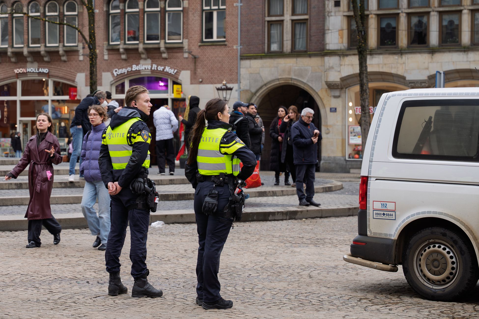 Jonge vrouw (19) op fatbike aangereden, automobilist rijdt door