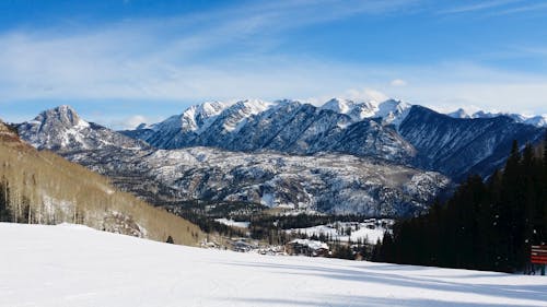 Schneebedeckter Berg