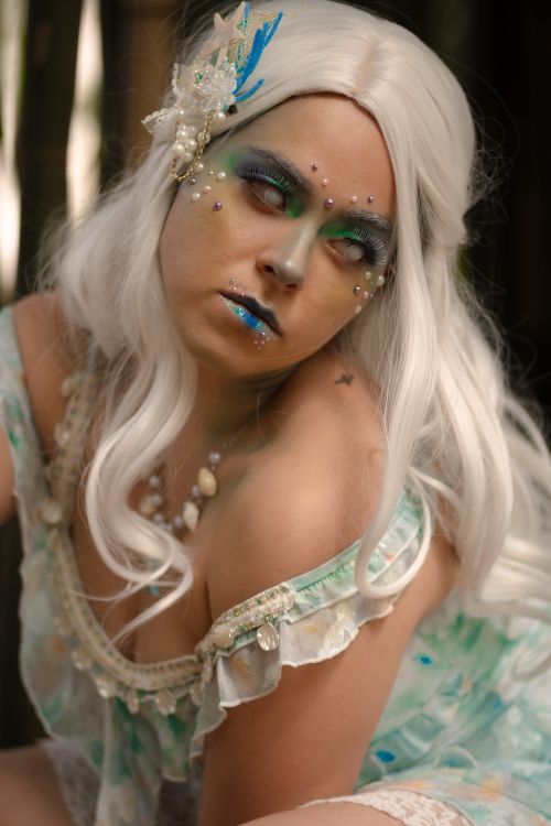 Free Enchanting portrait of a woman in artistic fairy costume, captured in a Mexico City park. Stock Photo