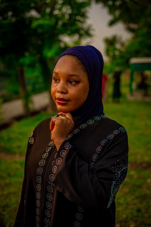 Free Portrait of a woman in traditional dress with hijab in a serene outdoor setting, capturing cultural elegance. Stock Photo