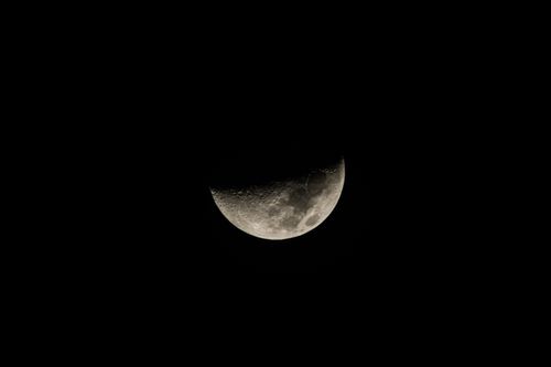 Free Captivating crescent moon against a vast black night sky. Stock Photo
