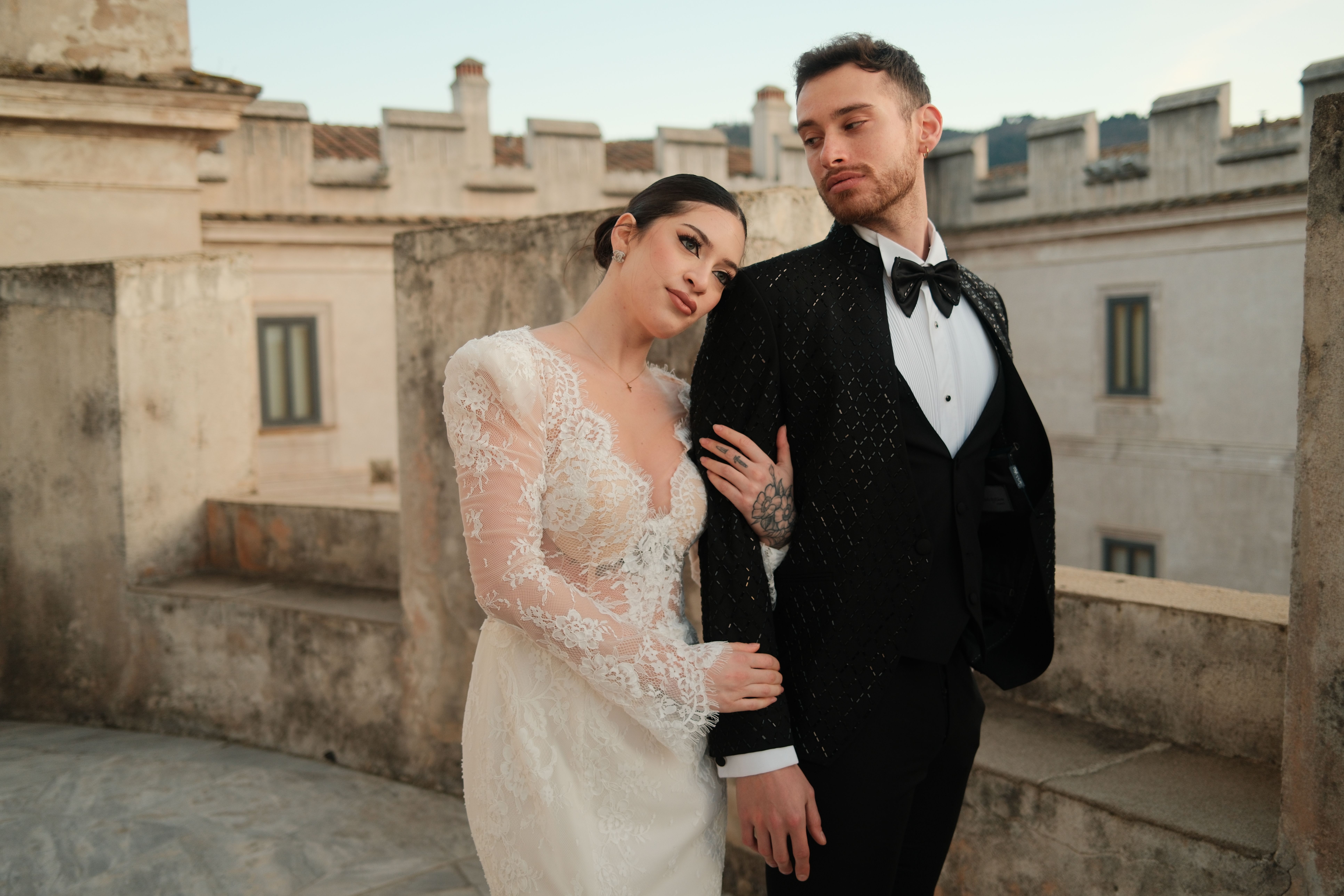 Costume mariage gris : Top 20 modèles 2026