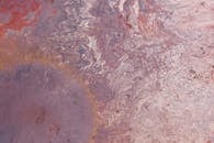 大理石表面的特写细节展现了旋转的色彩与纹理