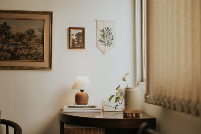 Sfeerverlichting in de woonkamer: 7 plekken waar een kleine lamp groot verschil maakt