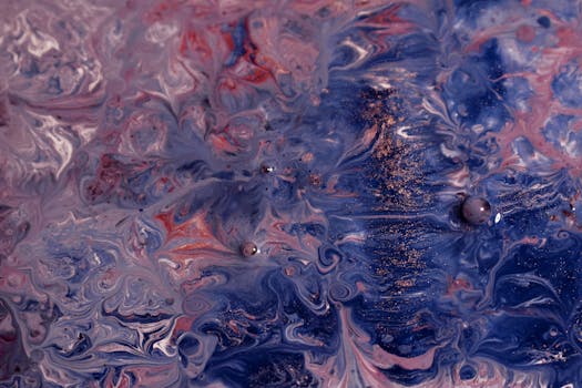 动态丙烯酸绘画的特色在于蓝色与粉红色的漩涡混合以及纹理设计