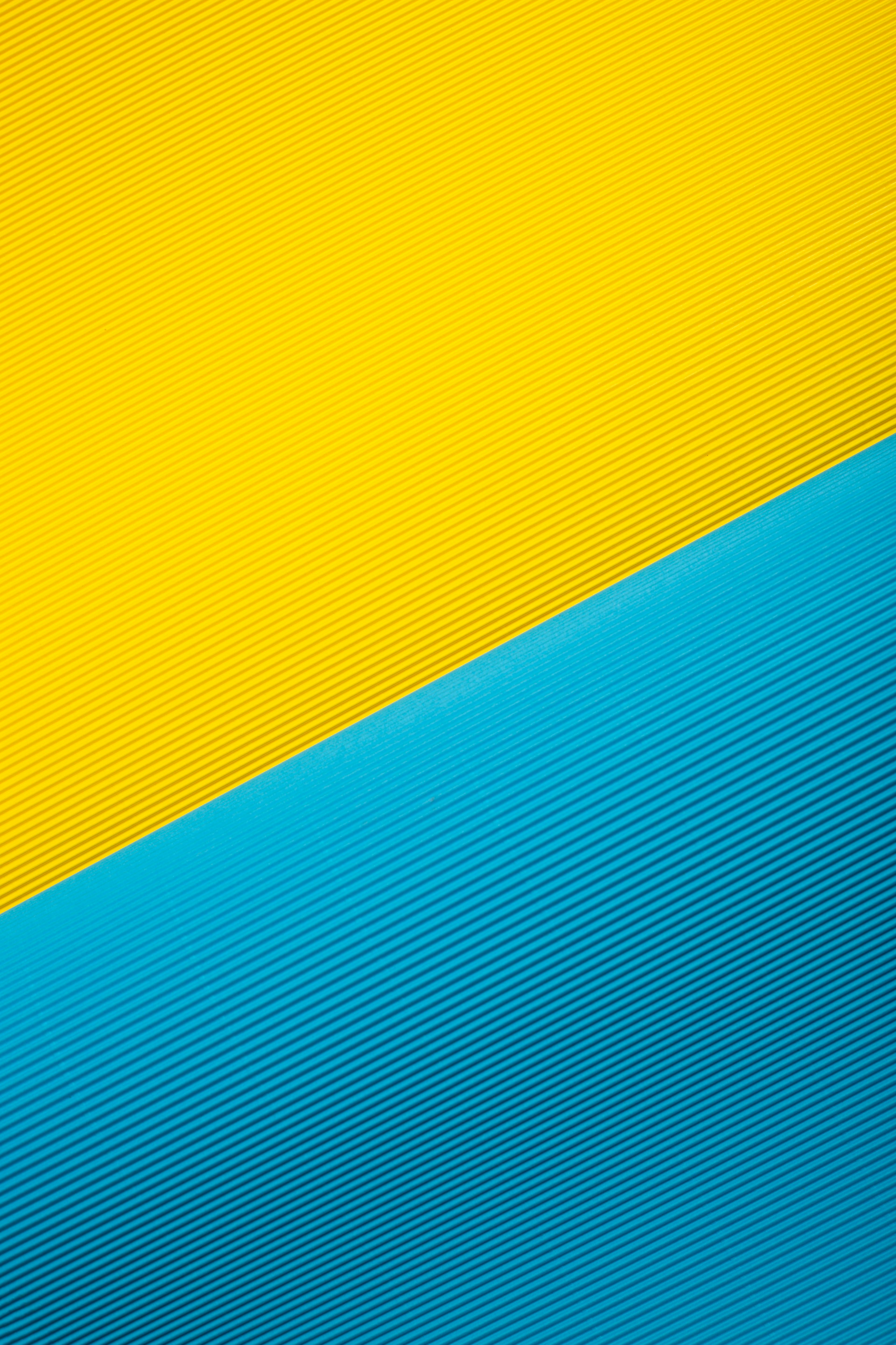 Gratis Sfondo astratto vibrante con texture diagonali gialle e blu. Foto a disposizione