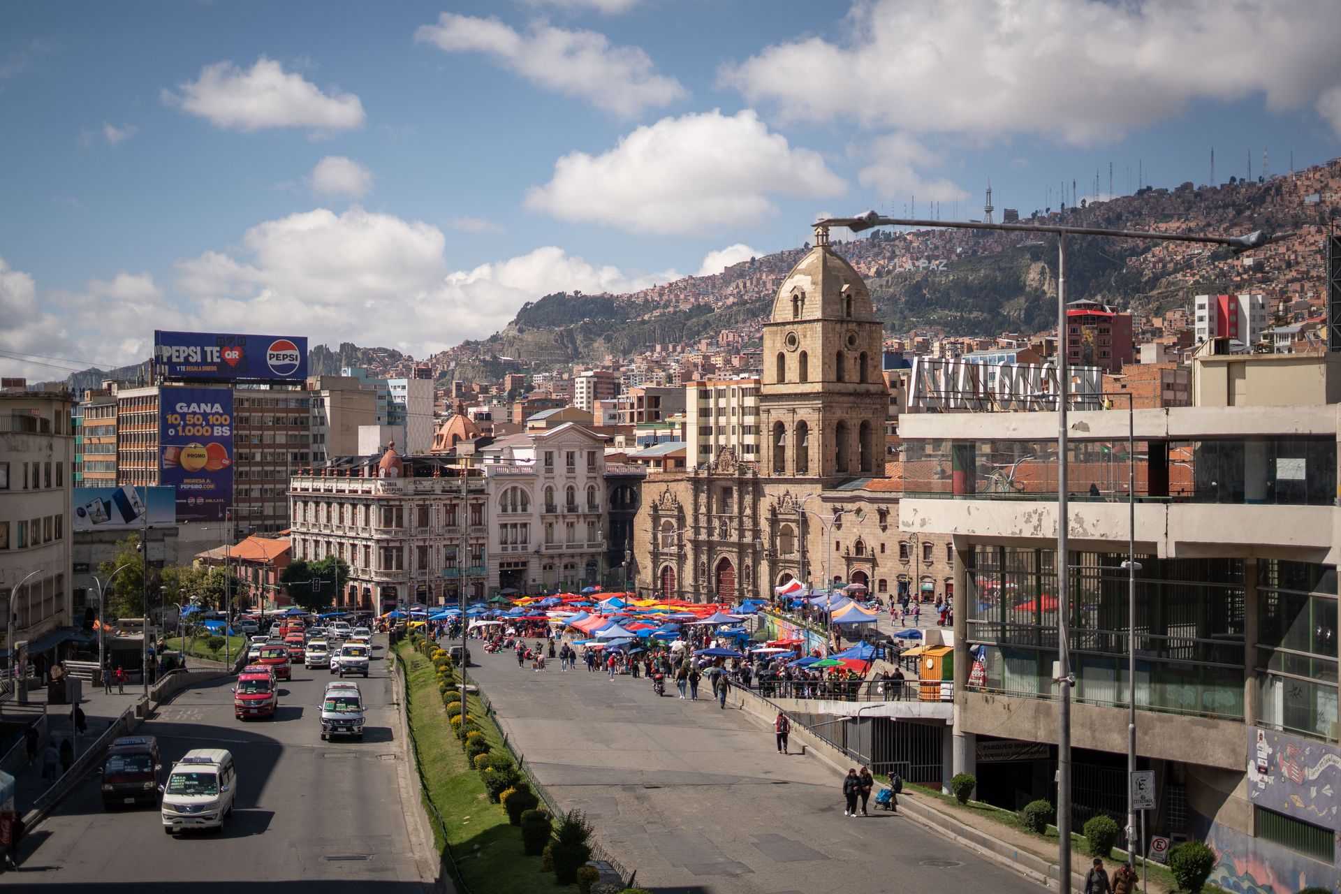 Escena de protesta callejera en La Paz, Bolivia