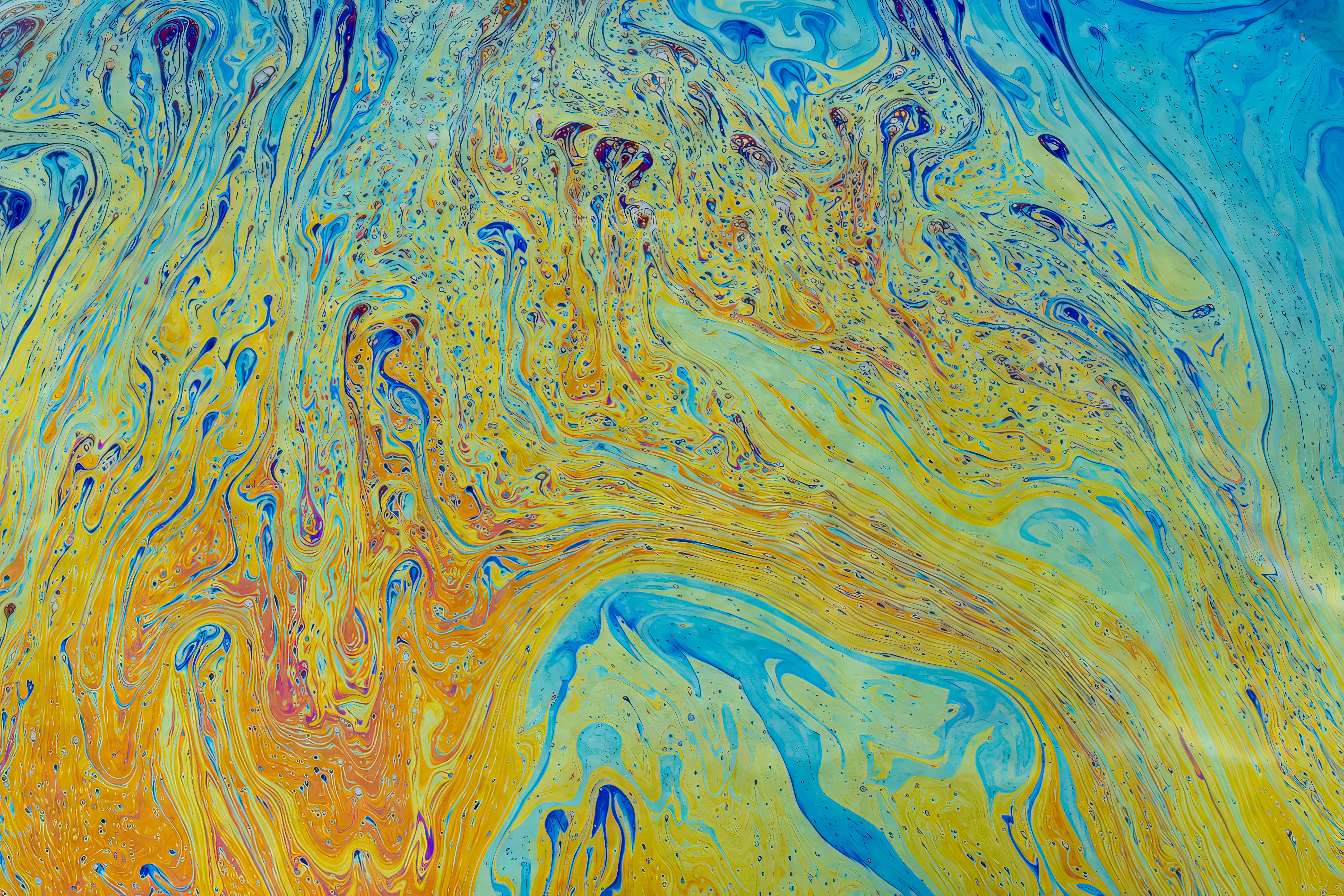 бесплатная Красочный абстрактный дизайн с яркими закручивающимися узорами синих, желтых и оранжевых оттенков. Стоковое фото