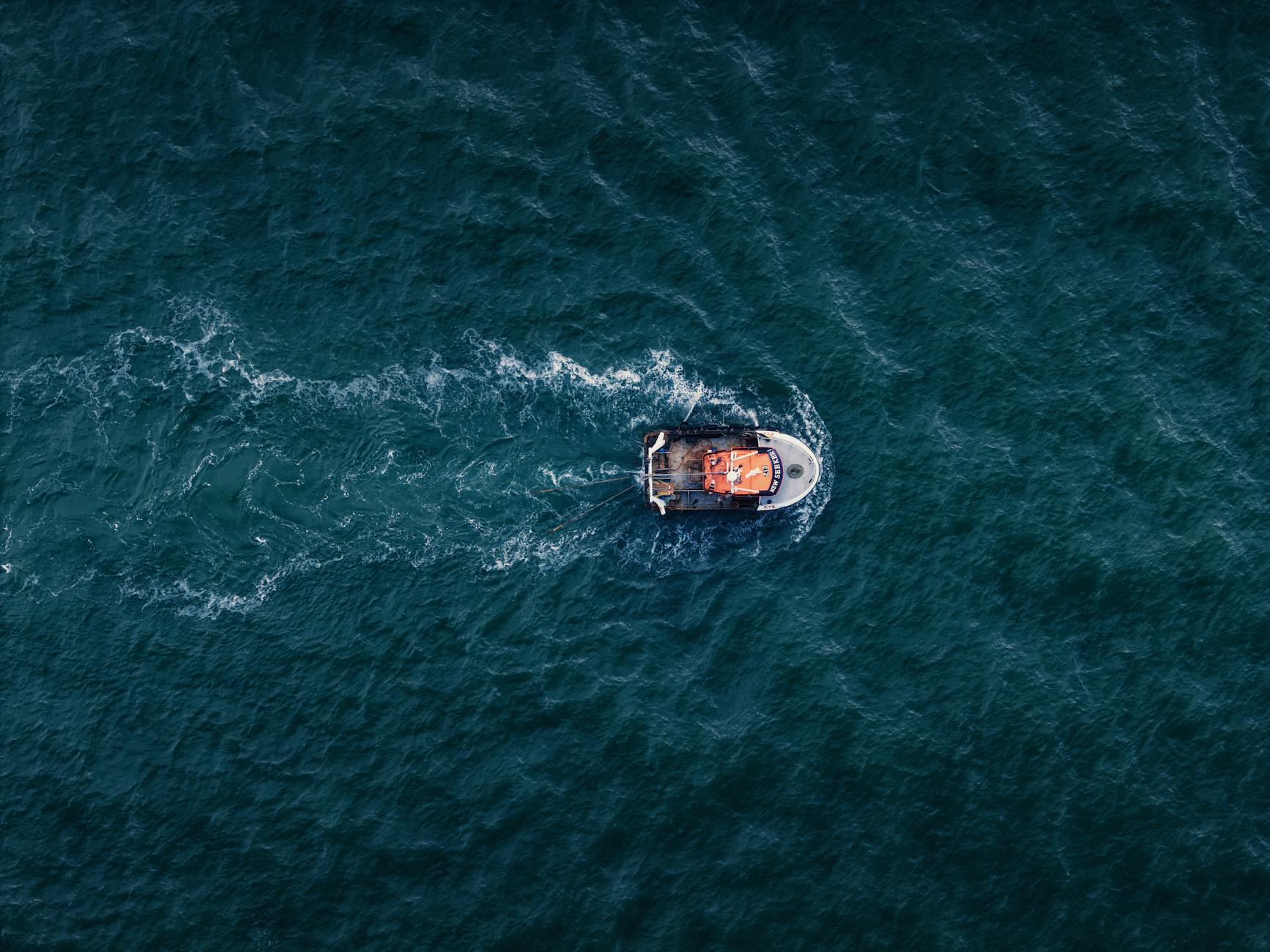 英吉利海峡偷渡案:未成年驾驶小船,新法下被控危害生命