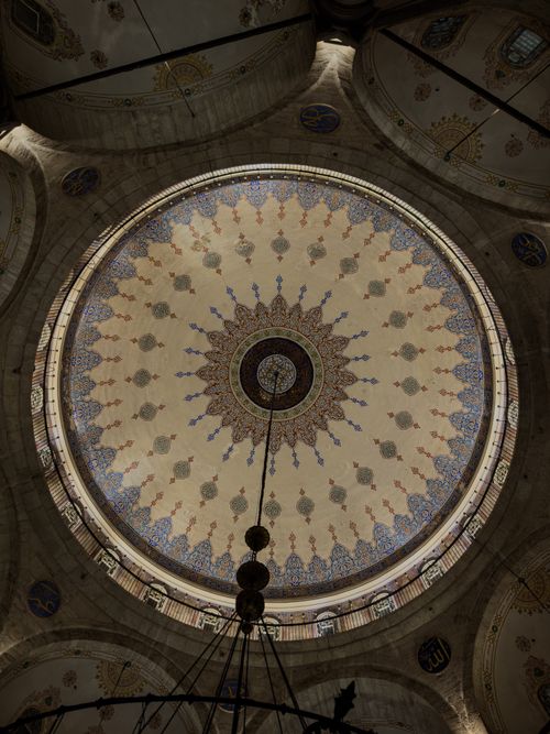 Free A beautiful dome interior with intricate Islamic patterns in an Istanbul mosque. Stock Photo