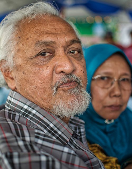 Free A closeup portrait of an elderly couple with thoughtful expressions indoors. Stock Photo