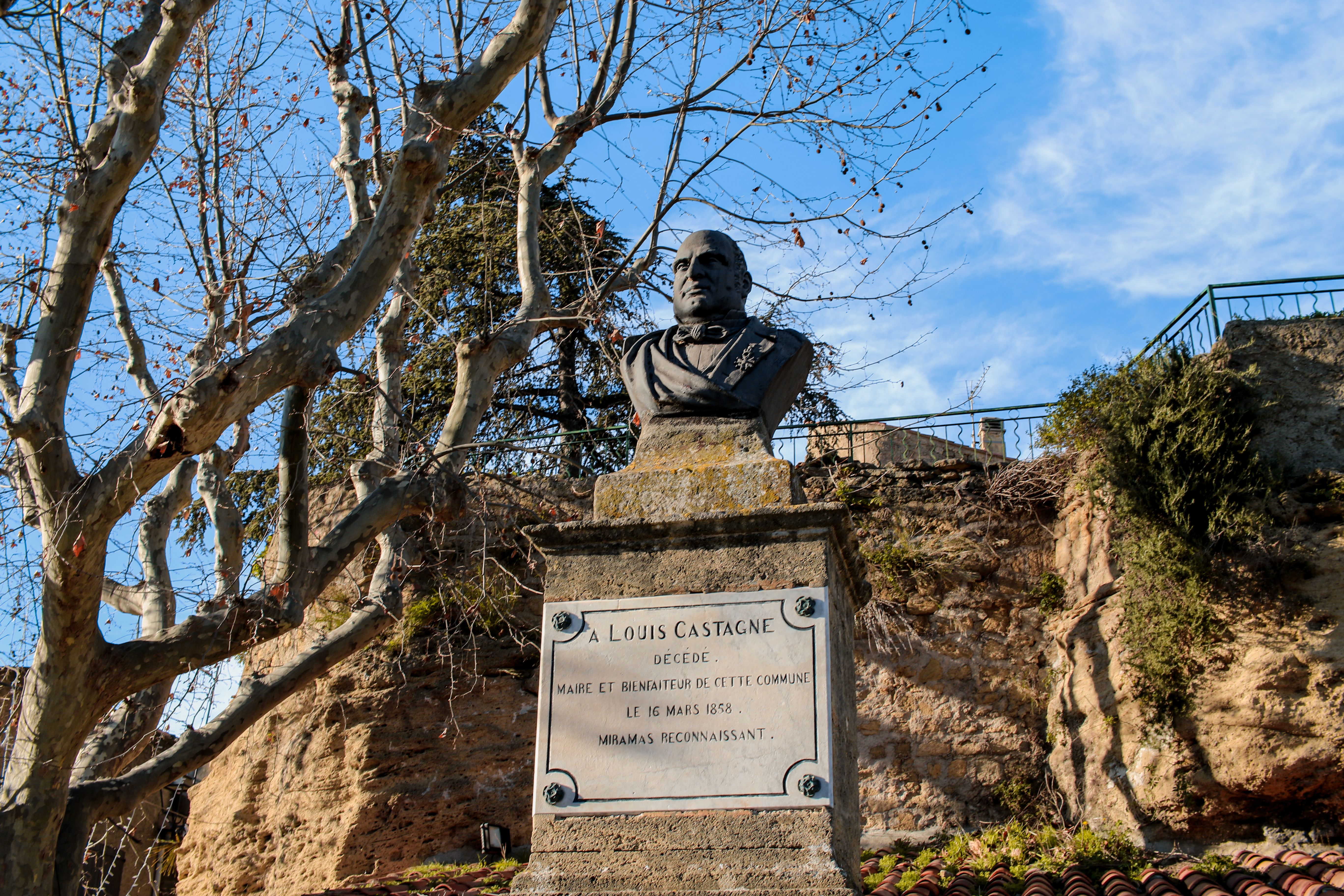 Bronze statue of Louis Castagne in Miramas, depicting historical tribute.