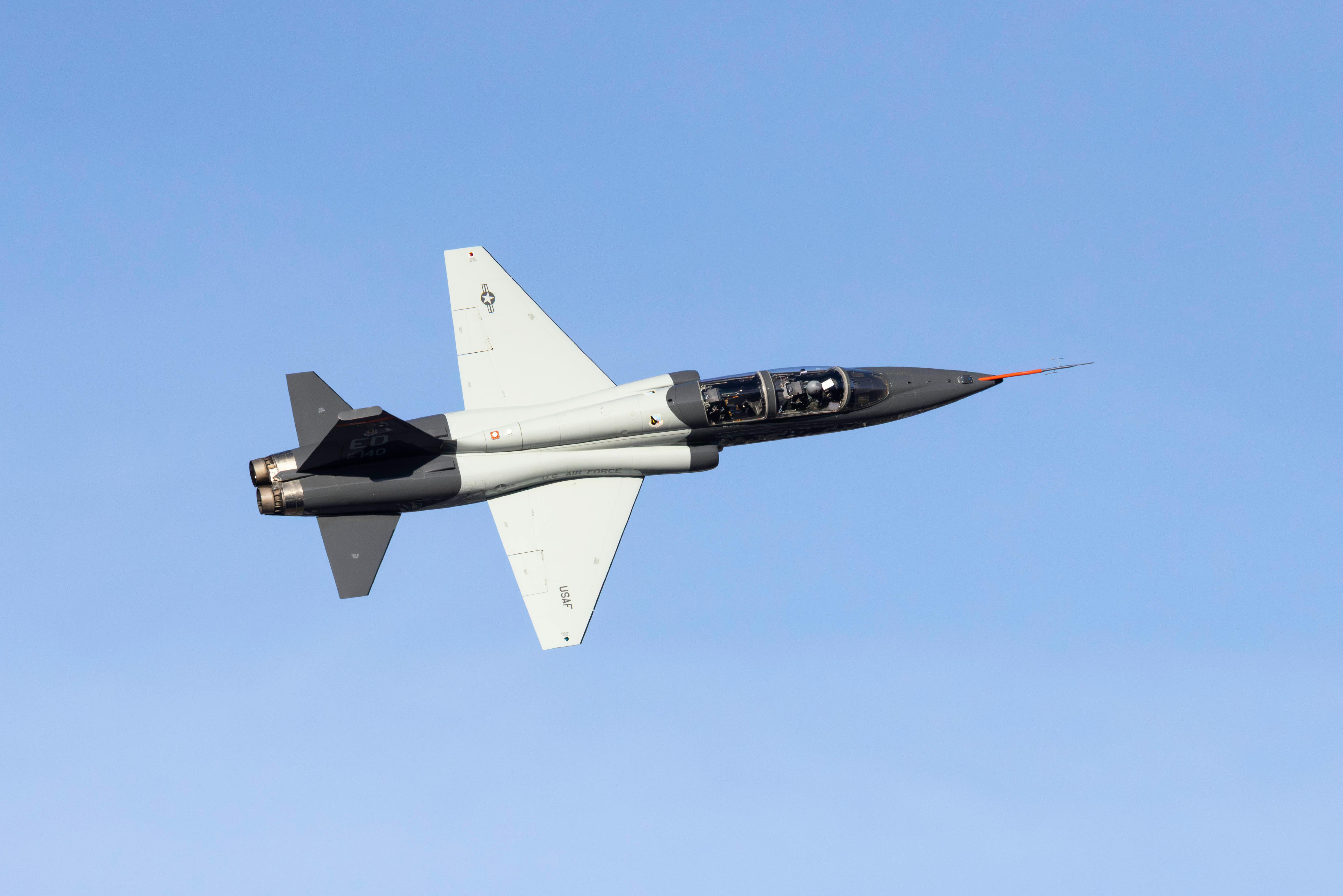 國防部高層赴美視察F-16生產線 首度曝光單座型F-16