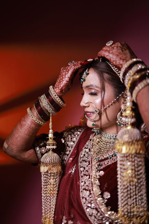Free Beautiful Indian bride wearing intricate traditional jewelry and attire, smiling joyfully. Stock Photo