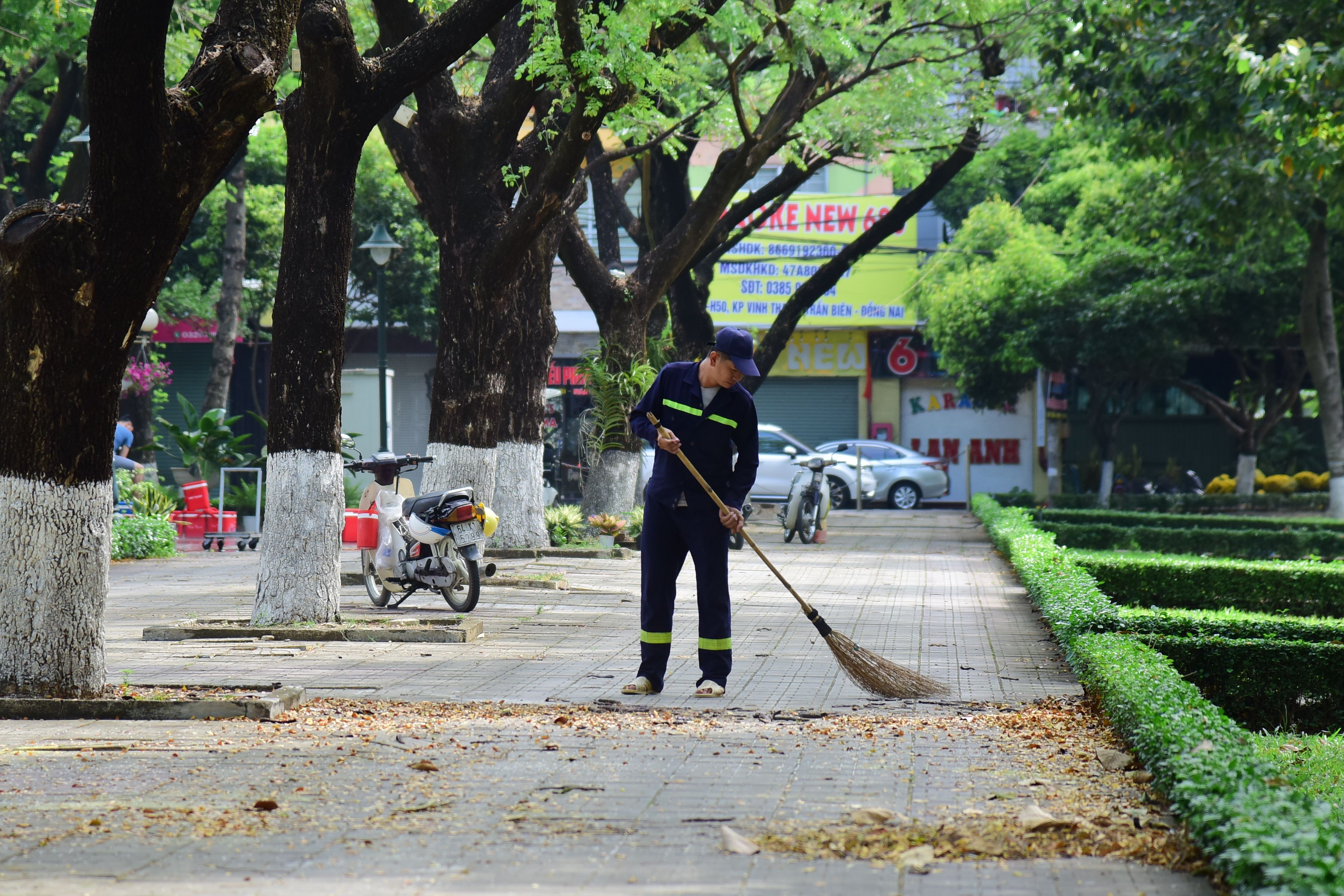 Street Cleaner in Urban Park Setting · Free Stock Photo