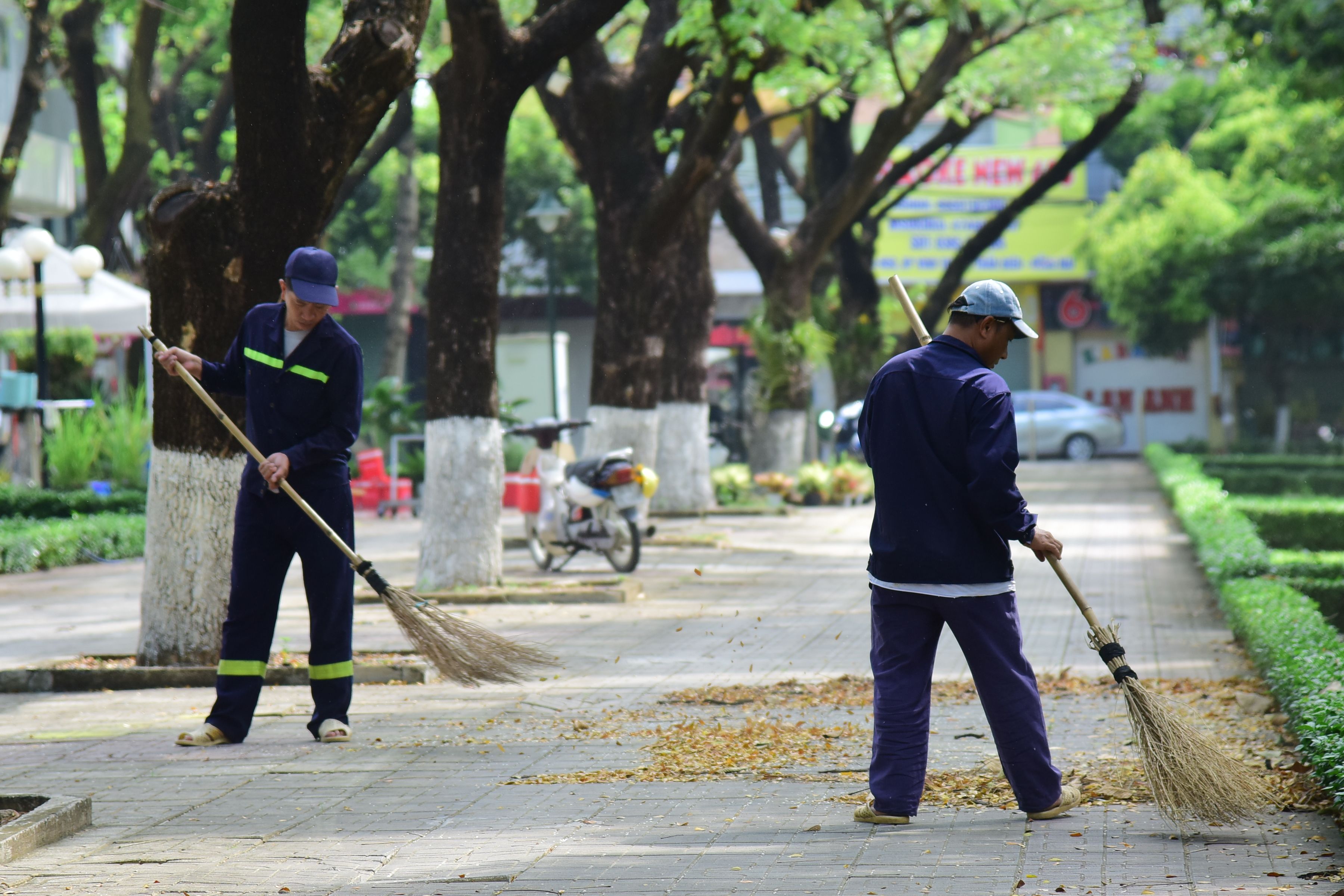 Cleaner streets and second chances: Renewal team expands in Downtown Pittsburgh - Pittsburgh Post-Gazette — Photo by Sóc Năng